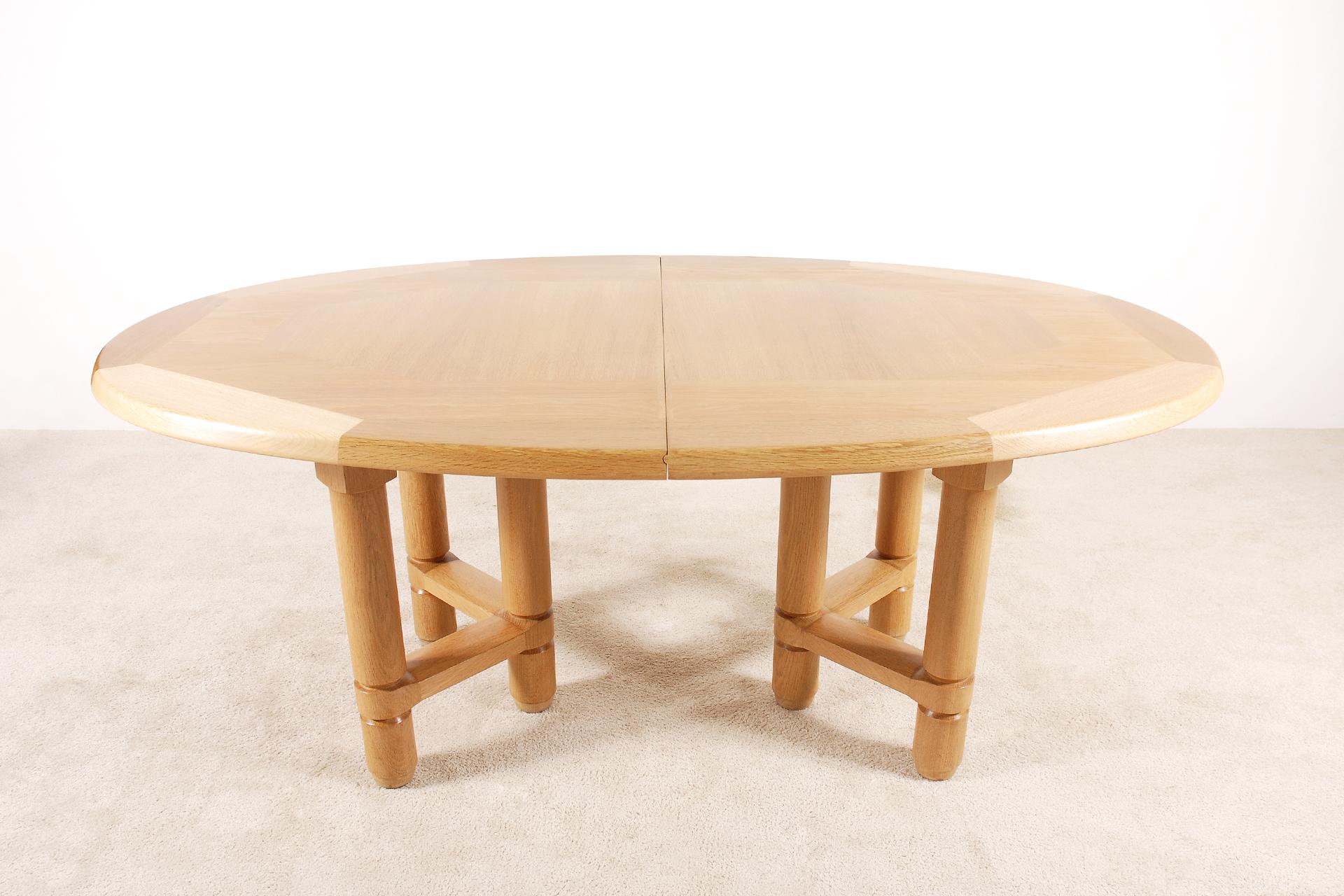 Very nice and large dining table model 