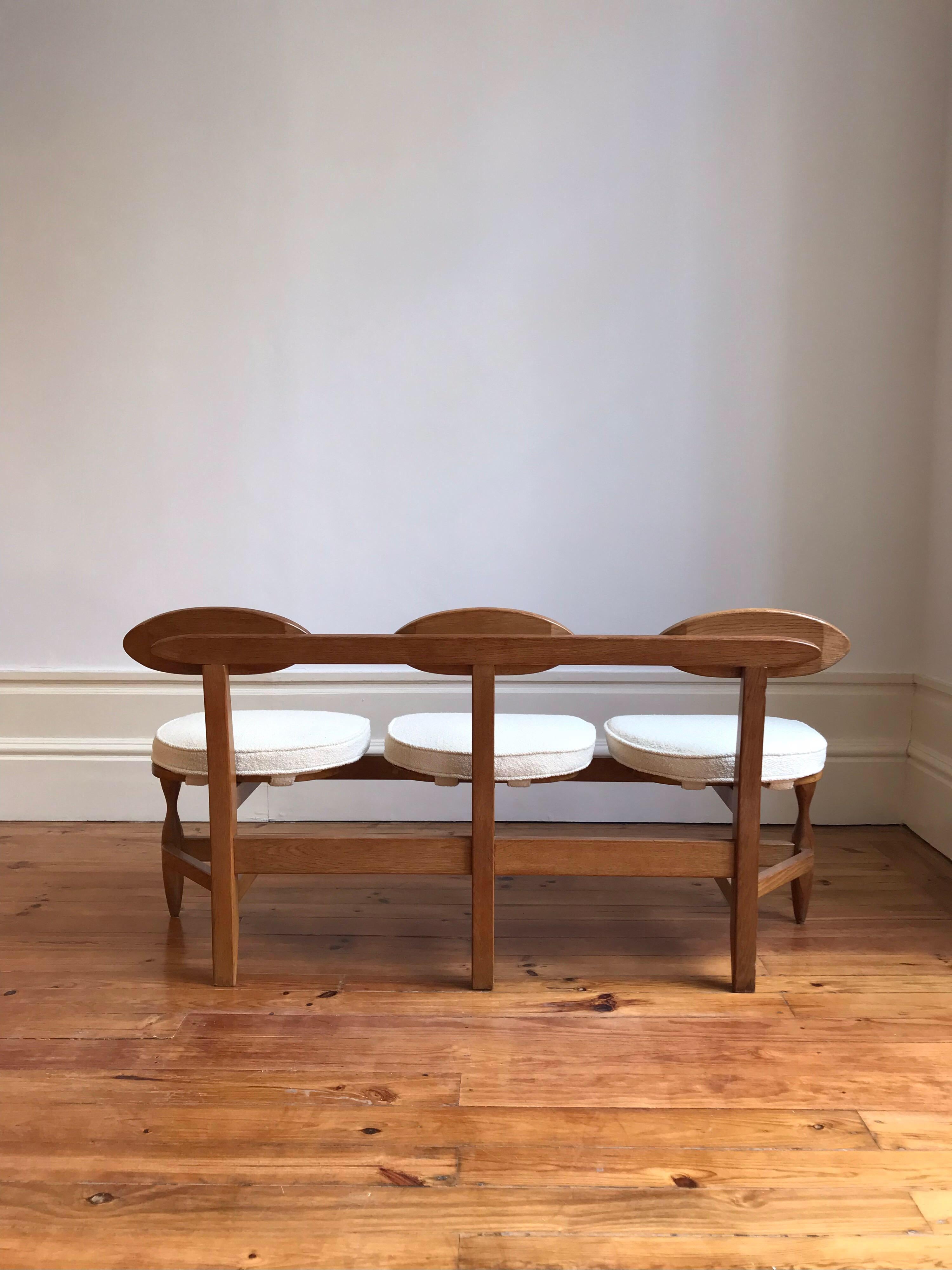 French Guillerme and Chambron Midcentury Solid Oak Thee Seats Bench, Votre Maison, 1960