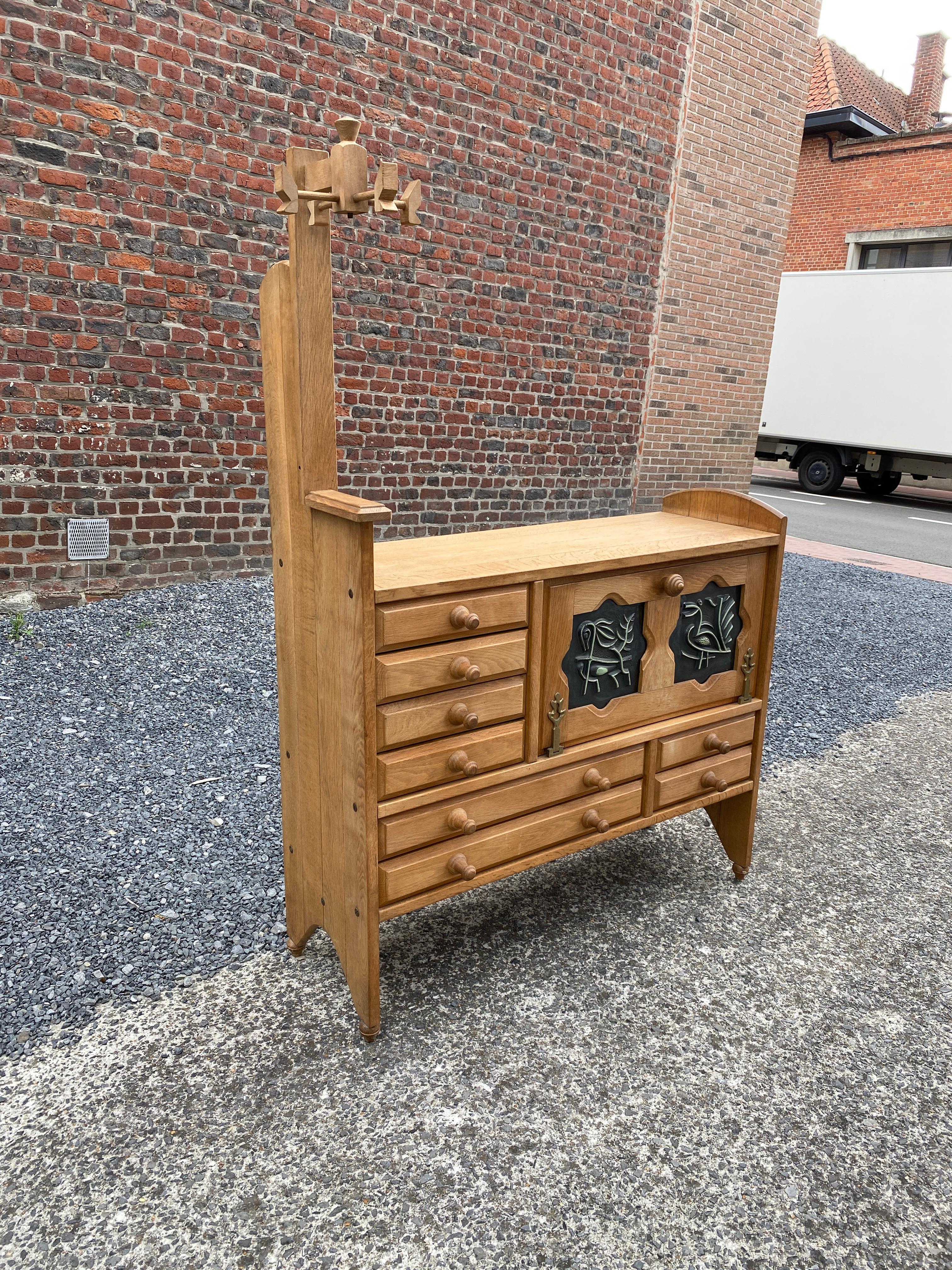 Fine XX secolo Guillerme e Chambron, Buffet in Oak e piastrelle in ceramica di Boleslav Danikowski in vendita