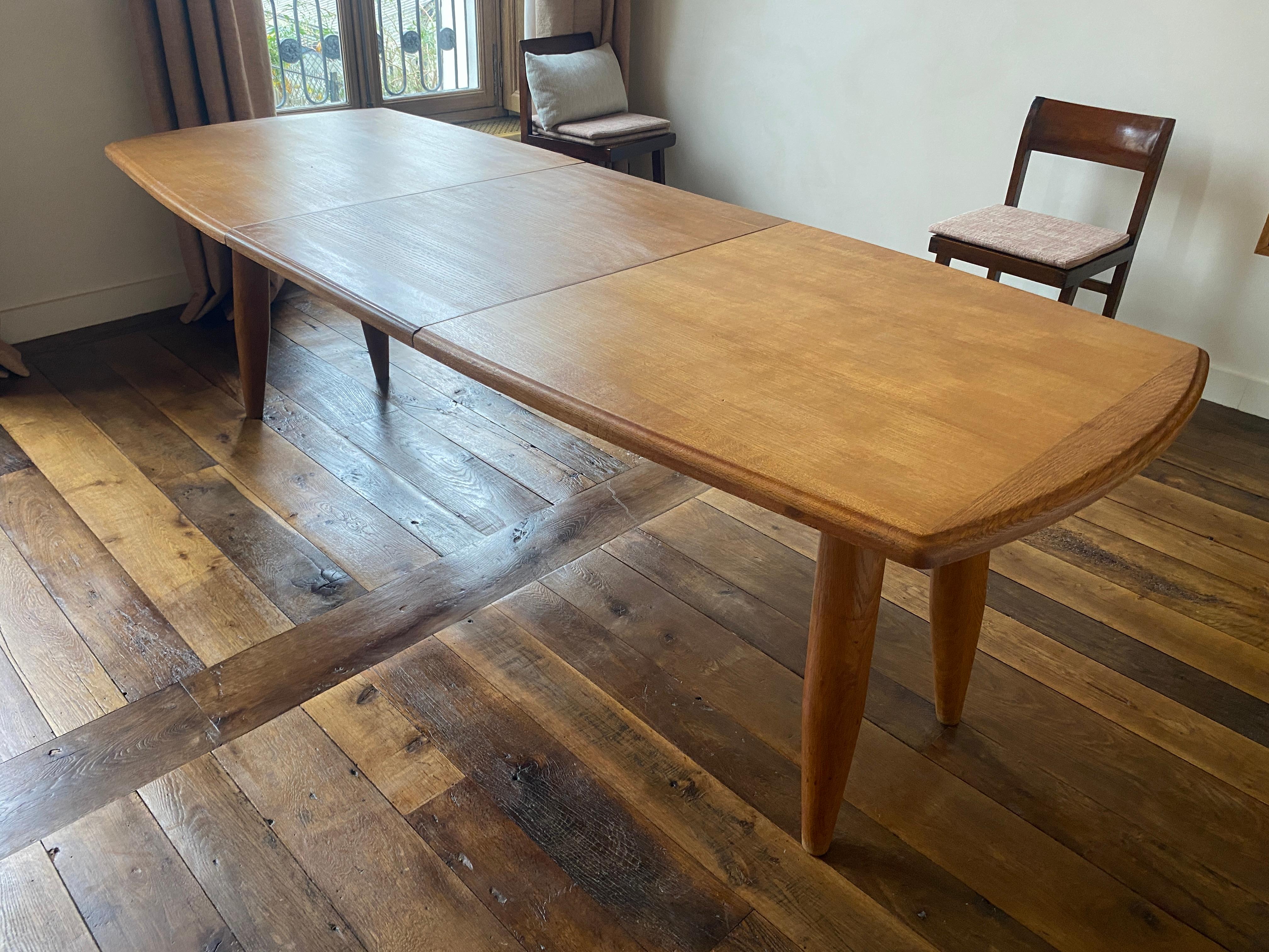 Mid-Century Modern Guillerme et Chambron, table en Oak, Edition Votre Maison circa 1960/1970 en vente