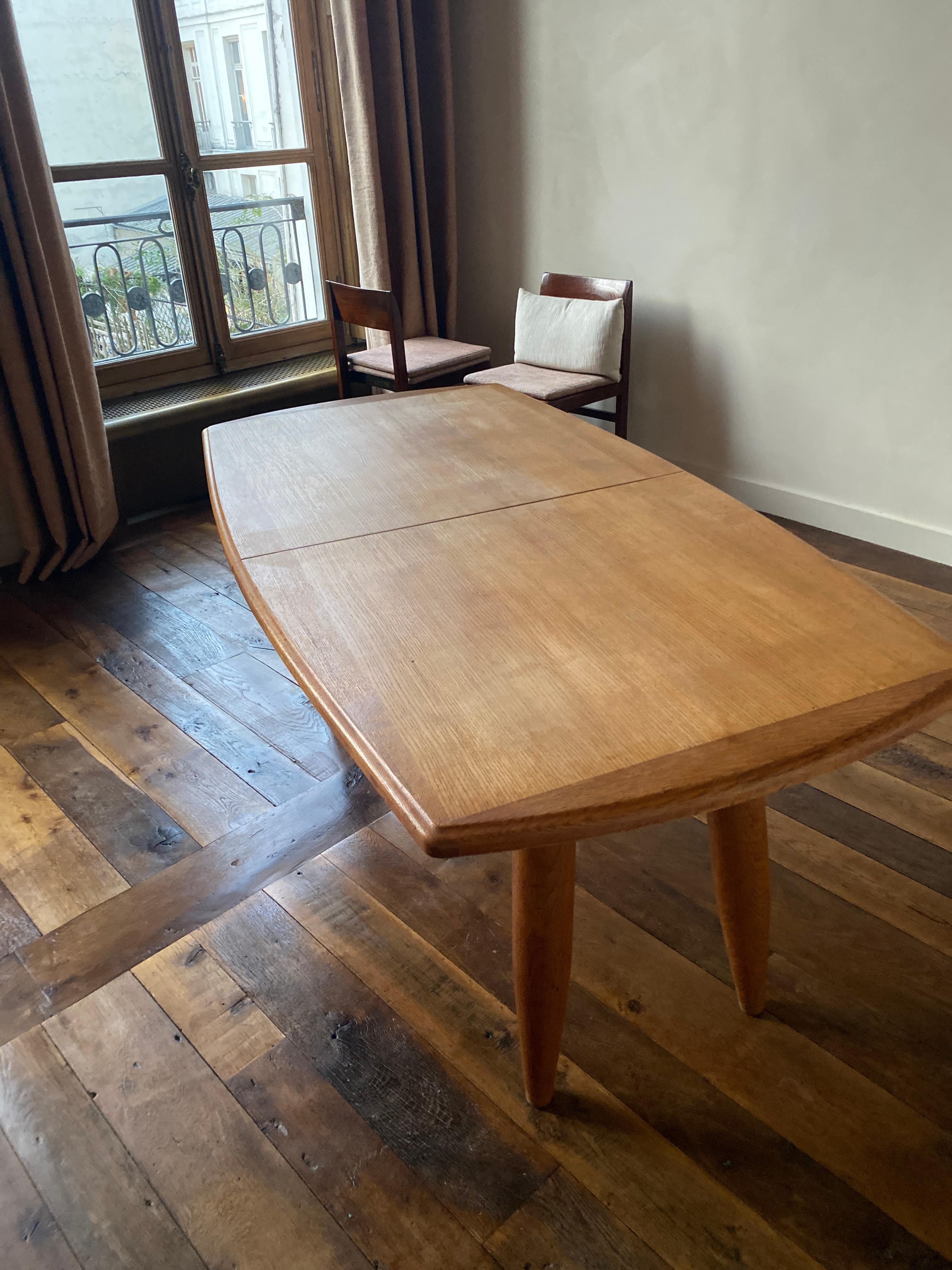 Chêne Guillerme et Chambron, table en Oak, Edition Votre Maison circa 1960/1970 en vente