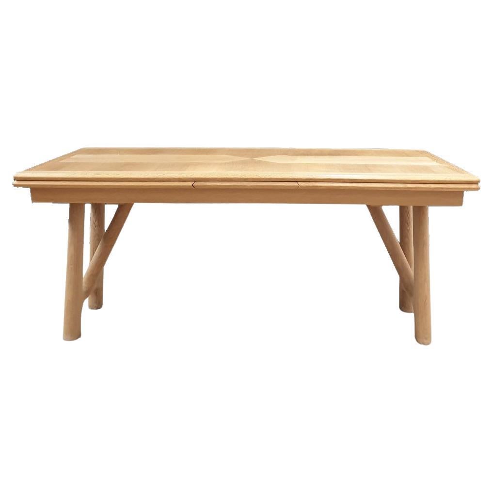 Guillerme and Chambron, table en Oak, Edition Votre Maison circa 1970/1980
Ce modèle est la dernière variante du célèbre modèle 