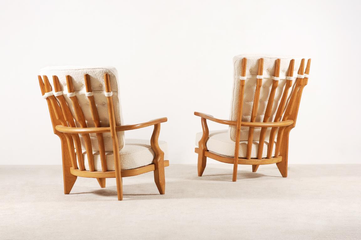 Here is a pair of armchairs in natural oak, model 