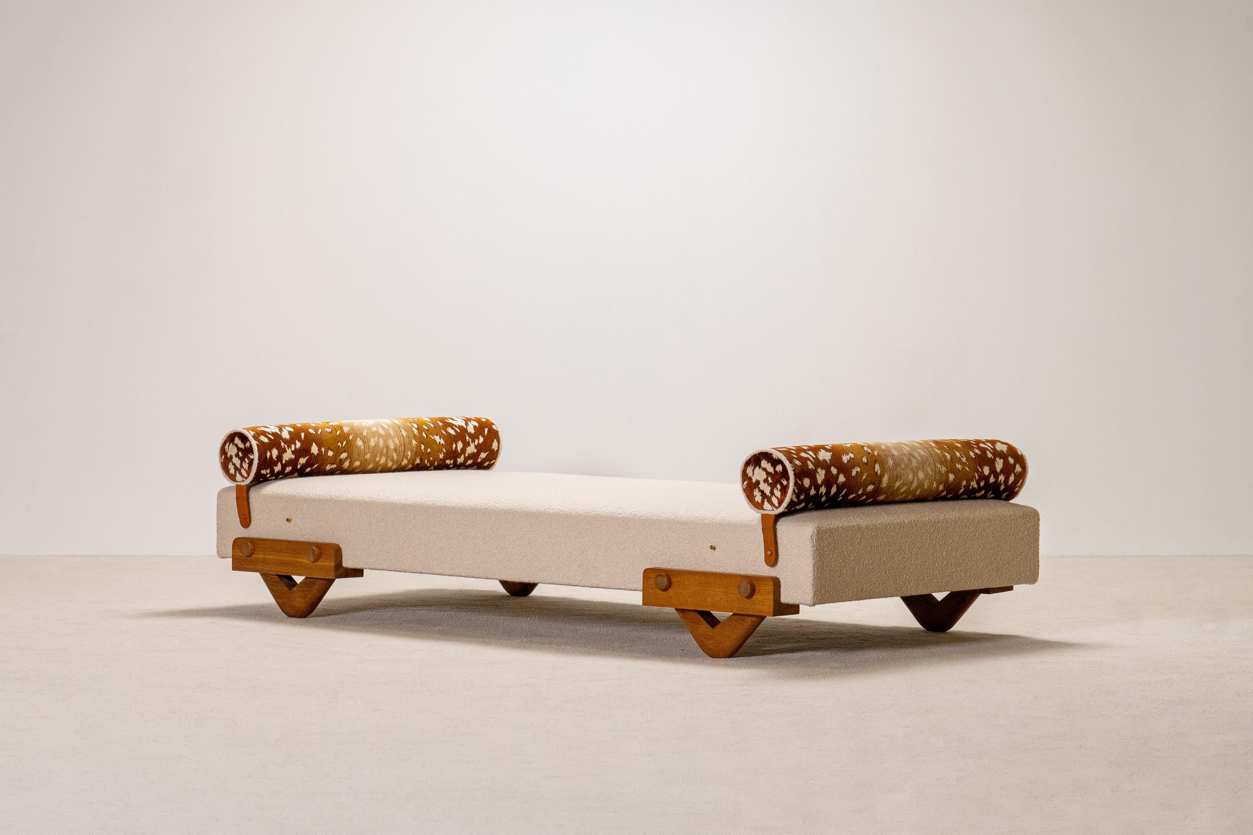 Guillerme et Chambron, raro letto da giorno in Oak dell'azienda francese 