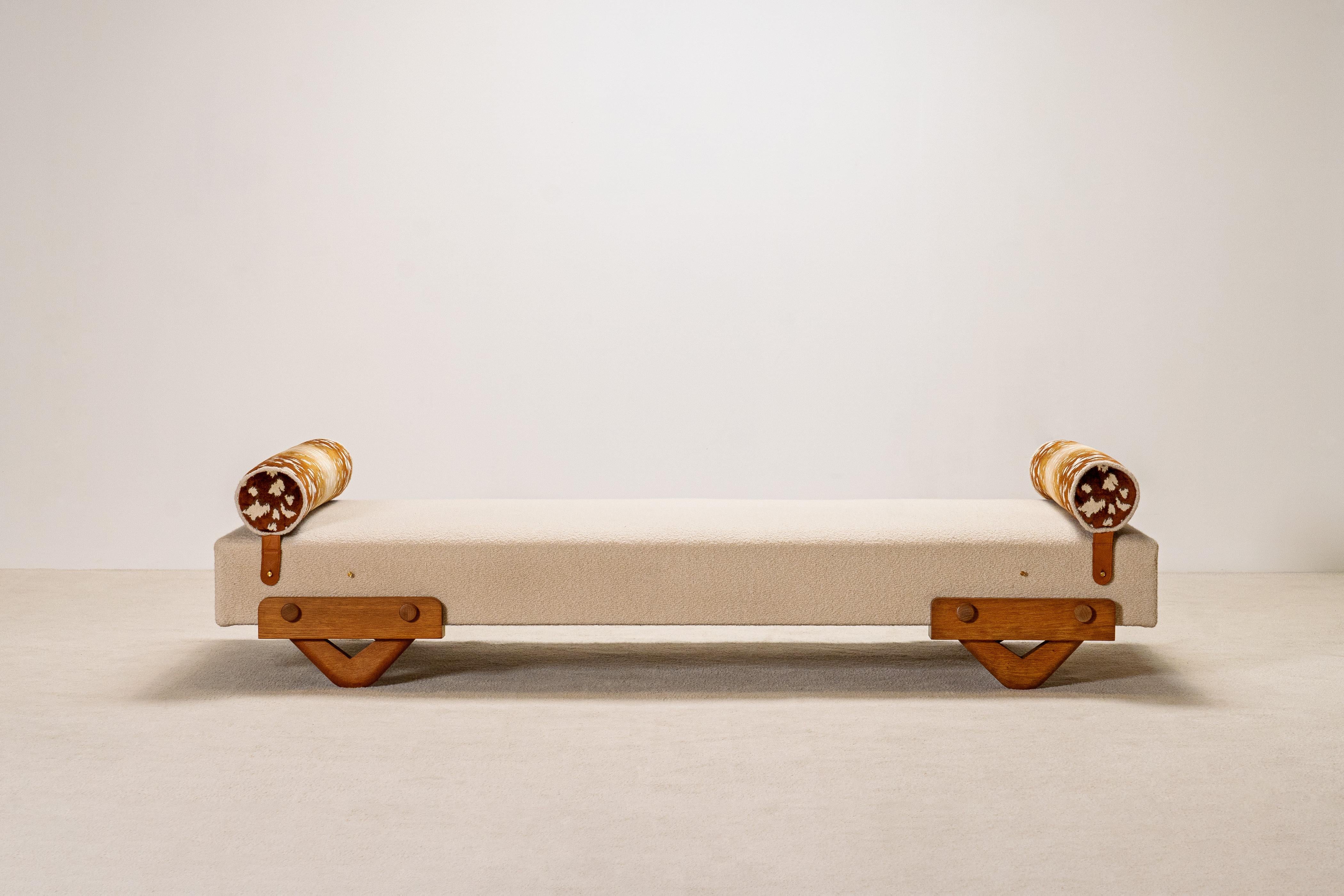 Francese Guillerme e Chambron, Rare Daybed for Votre Maison