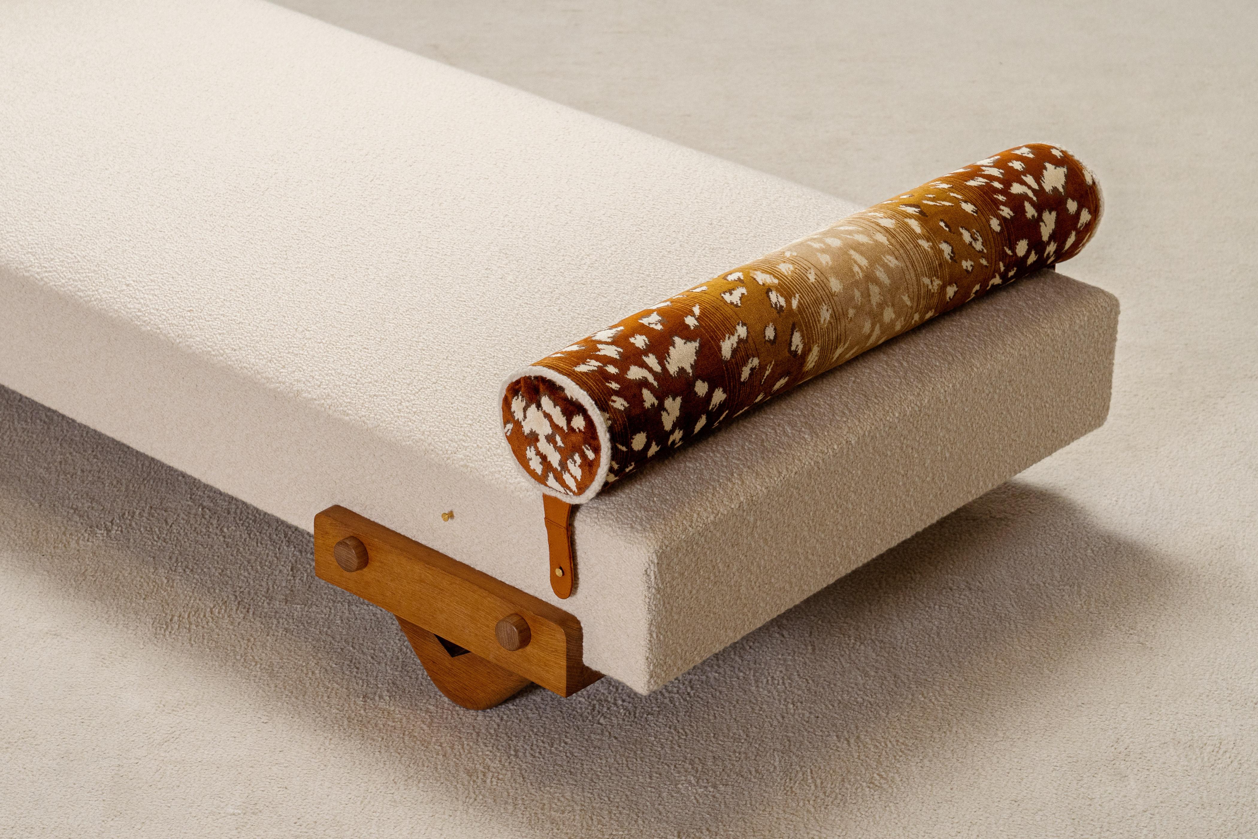 Tessuto Guillerme e Chambron, Rare Daybed for Votre Maison