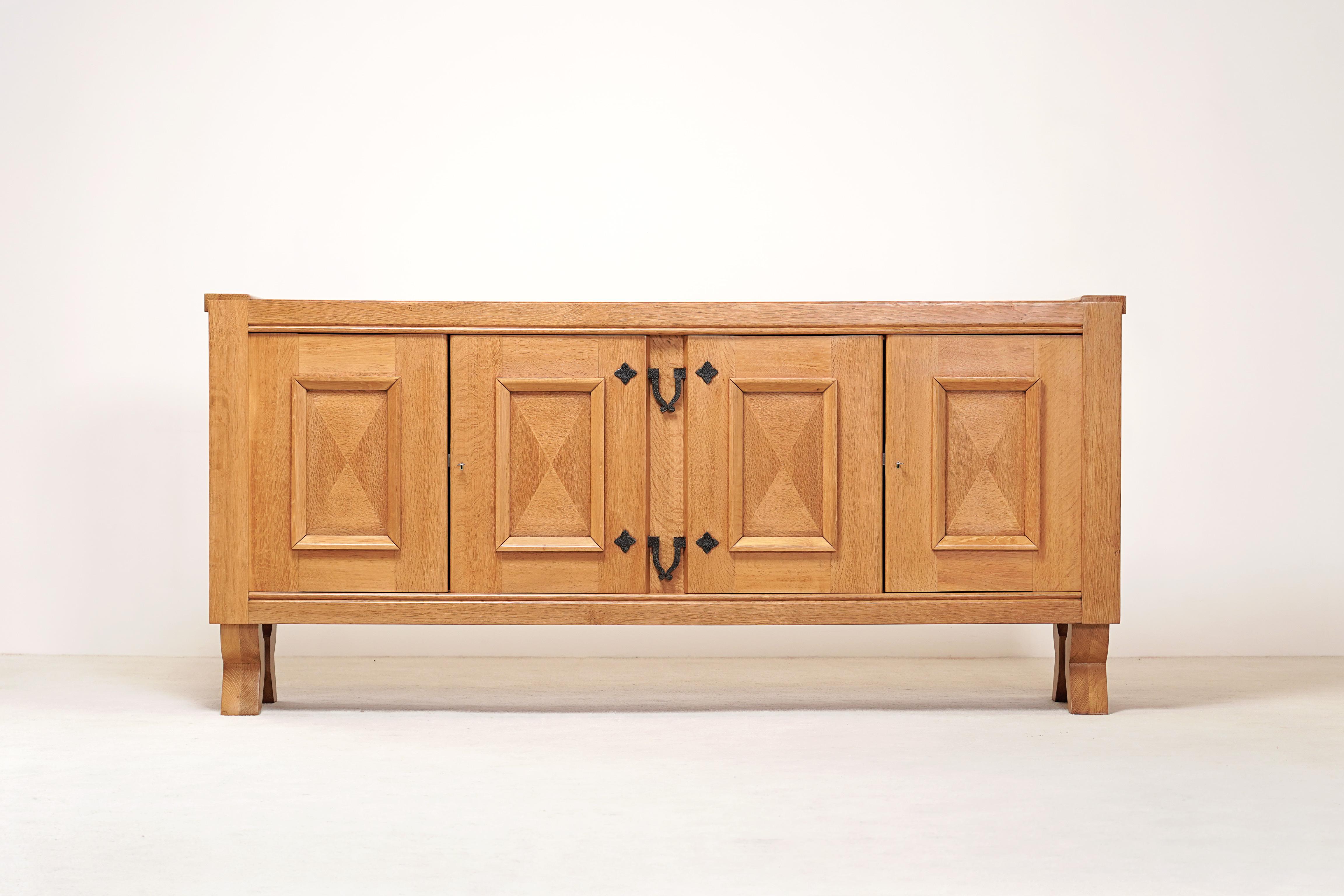 Guillerme et Chambron, Rare Sideboard in Oak from the early period of French company 