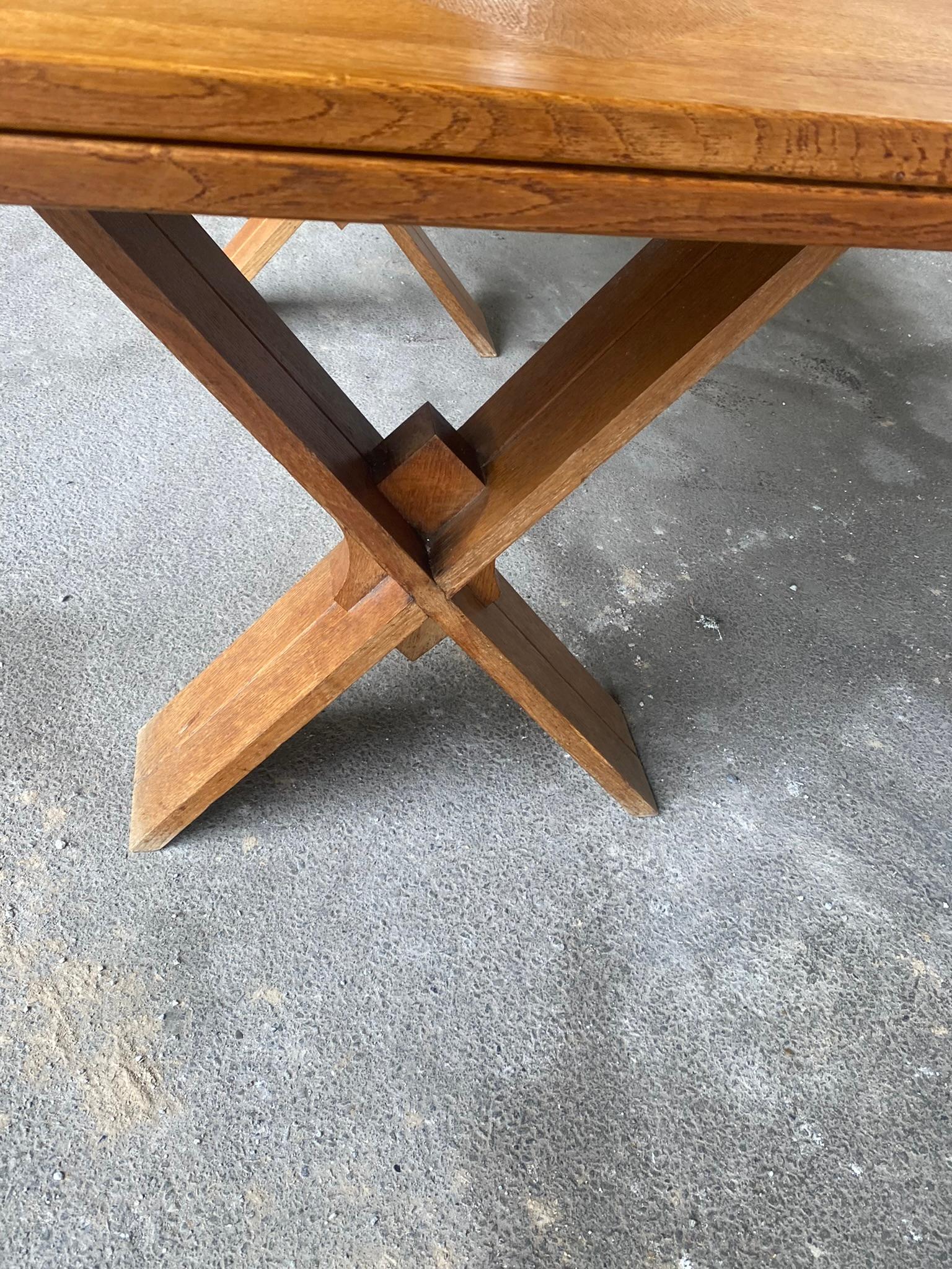 Milieu du XXe siècle Guillerme et Chambron, rare table en Oak, Edition Votre Maison circa 1950/1960 en vente