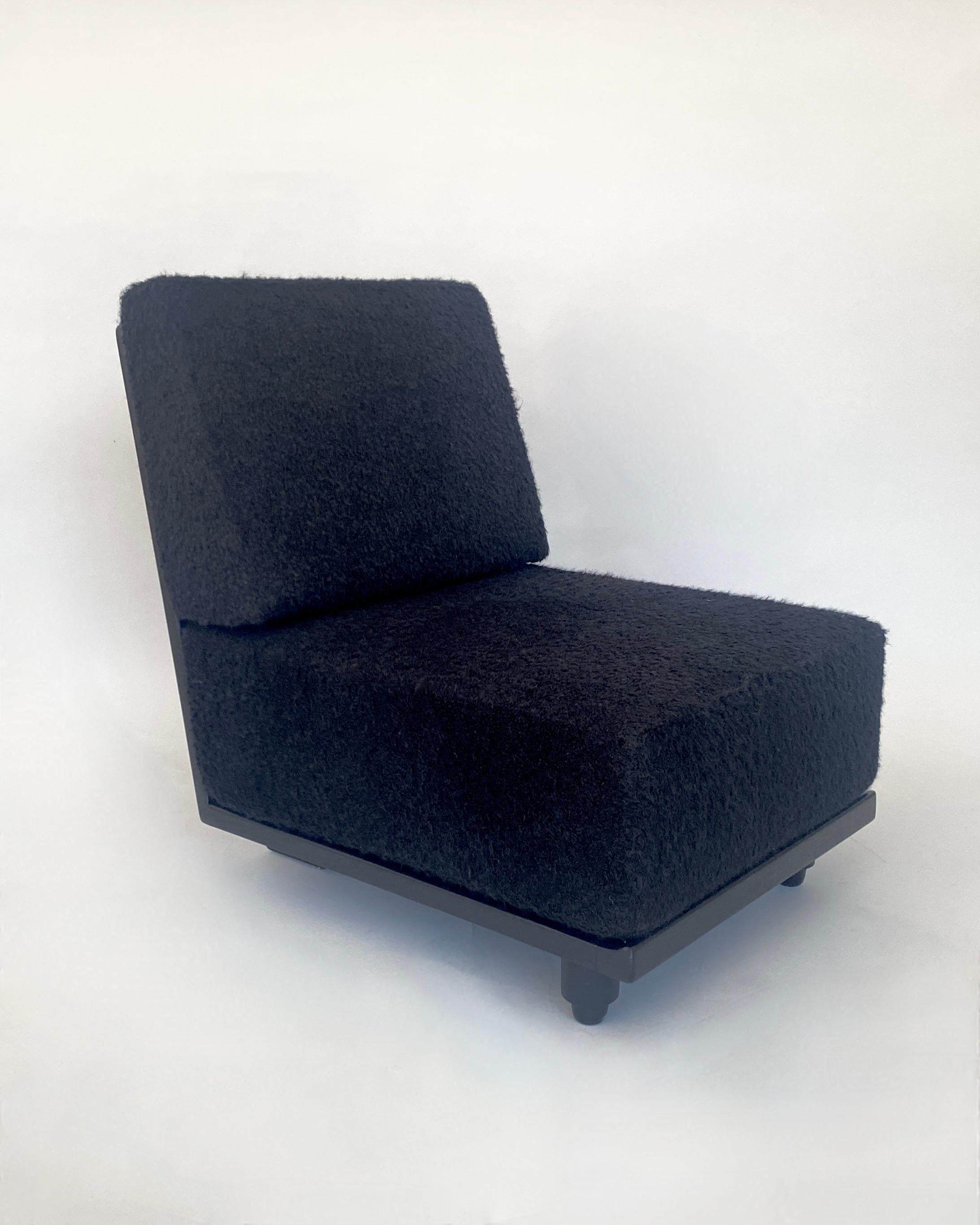 Guillerme and Chambron Votre Maison Paar Lounge-Stühle Modell Elmyre Ebonisiert (Mitte des 20. Jahrhunderts) im Angebot