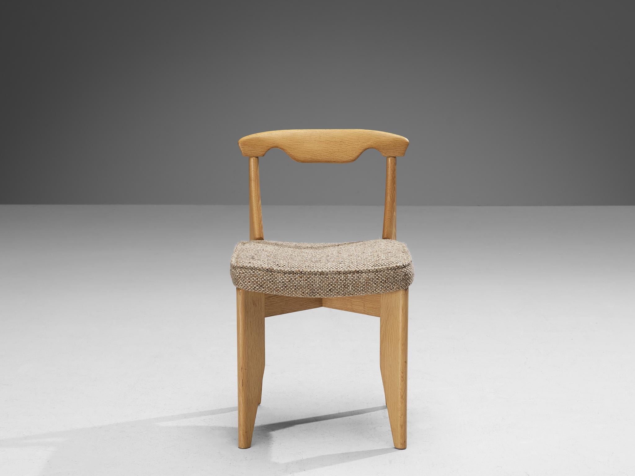 Guillerme & Chambron for Votre Maison, 'Aurelie' dining chair, oak, wool, France, 1960s

Rare pair of dining chairs designed by French duo Guillerme & Chambron for Votre Maison. These chairs show the characteristic framework of this French designer