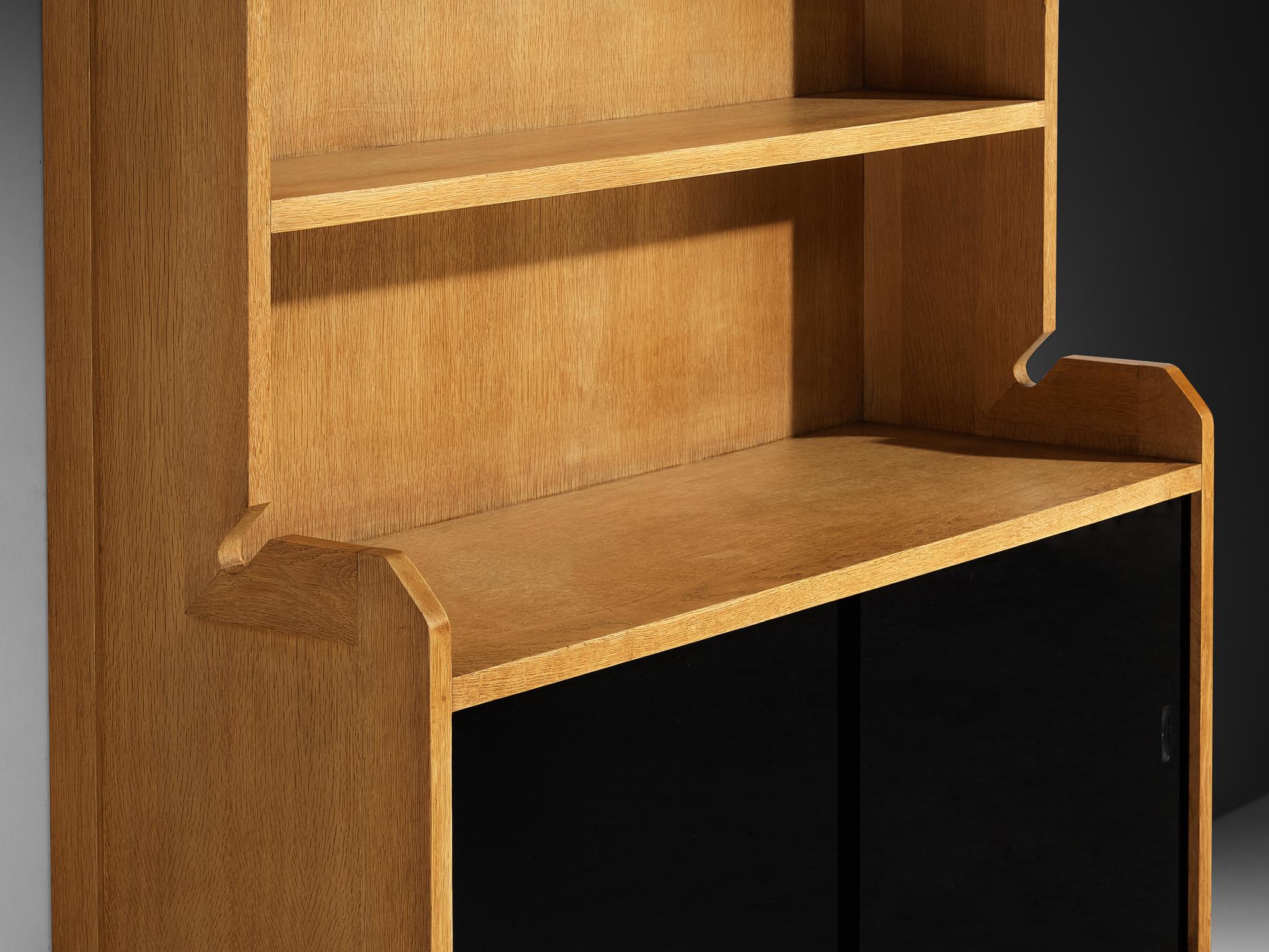 Vetro Libreria Guillerme & Chambron con mobile in Oak massiccio in vendita