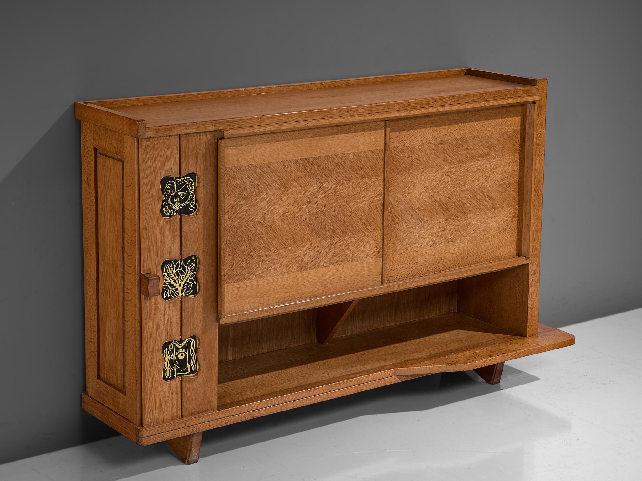 Guillerme et Chambron for Votre Maison, high sideboard, solid oak, France, 1960s

This characteristic cabinet in solid oak is designed by the French designer duo Jacques Chambron (1914-2001) and Robert Guillerme, (1913-1990). It features two sliding