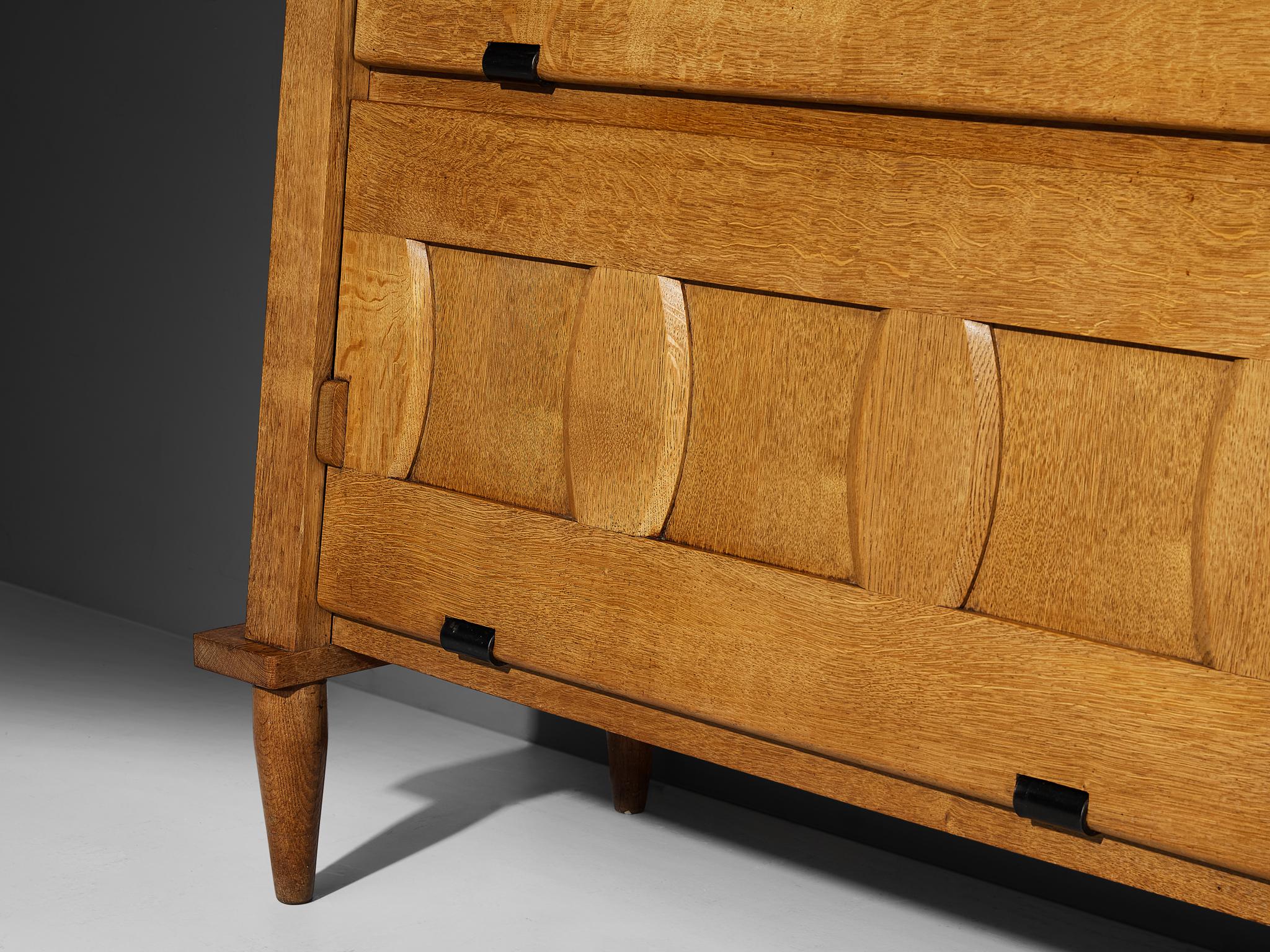 Armoire Guillerme & Chambron en chêne massif en vente 1