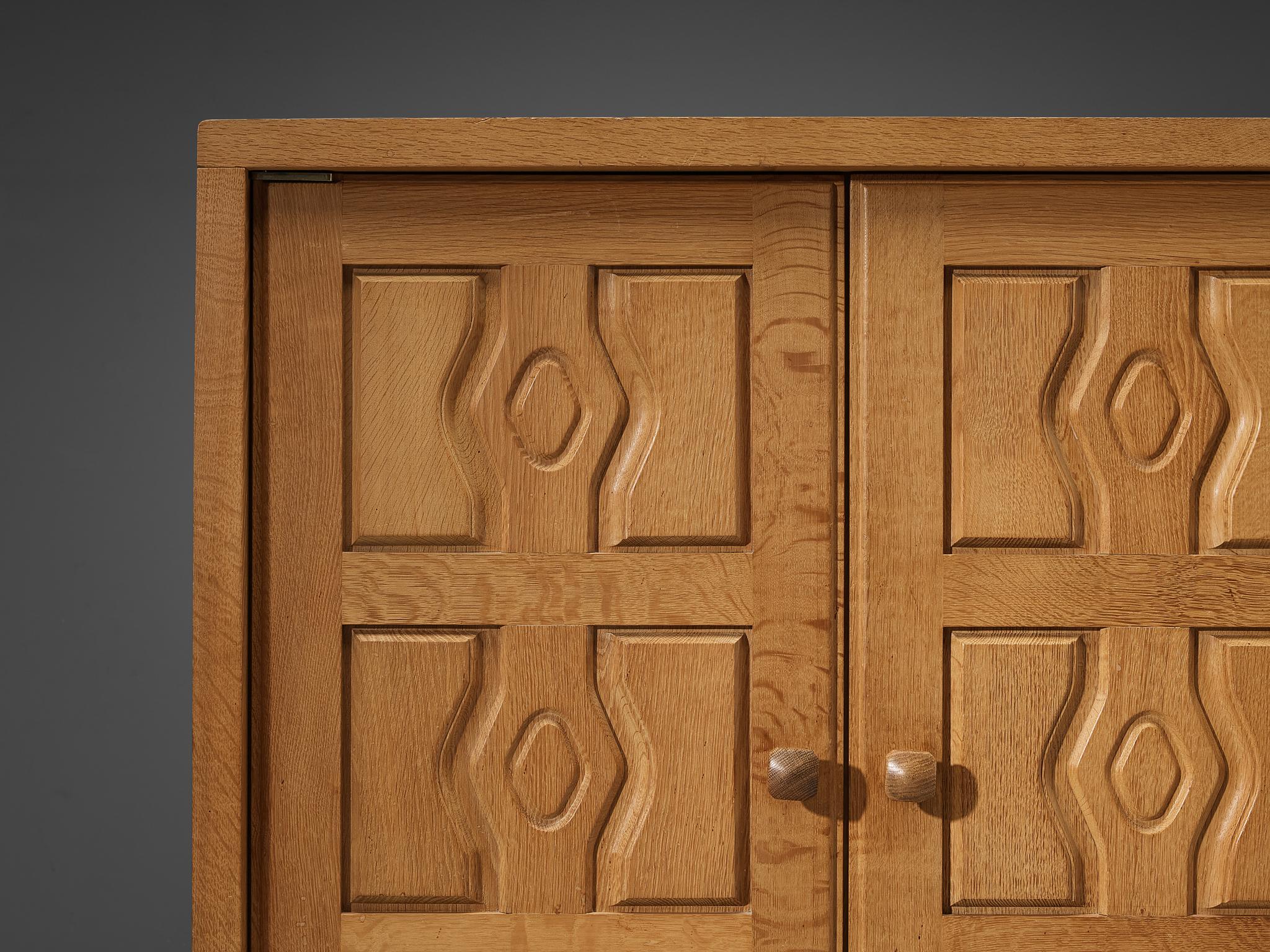 Guillerme & Chambron Schrank „Thierry“ aus Eiche und Keramik (Moderne der Mitte des Jahrhunderts) im Angebot
