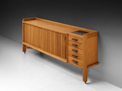 Credenza intagliata Guillerme & Chambron in Oak massiccio e ceramica