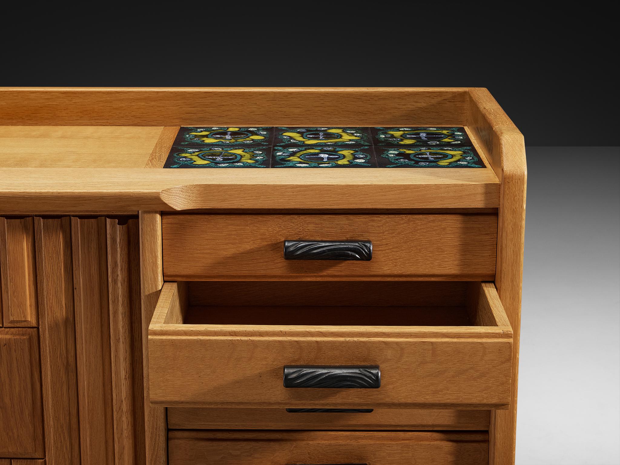 Guillerme & Chambron Carved Sideboard in Solid Oak and Ceramic (Moderne der Mitte des Jahrhunderts) im Angebot