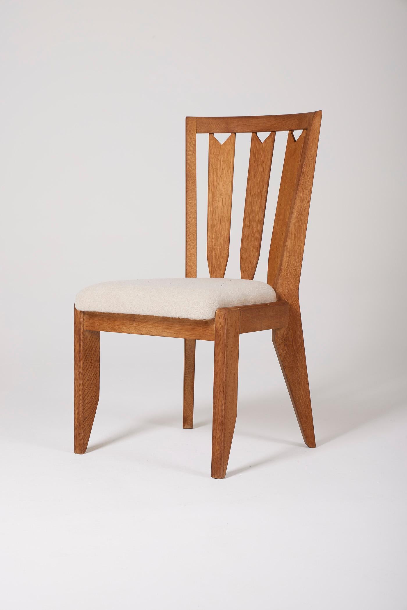 Stuhl der Designer Robert Guillerme und Jacques Chambron, 1960er Jahre. Die Struktur ist aus Eiche, der Sitz aus Stoff. Perfekter Zustand. 

LP2028 - LP2029