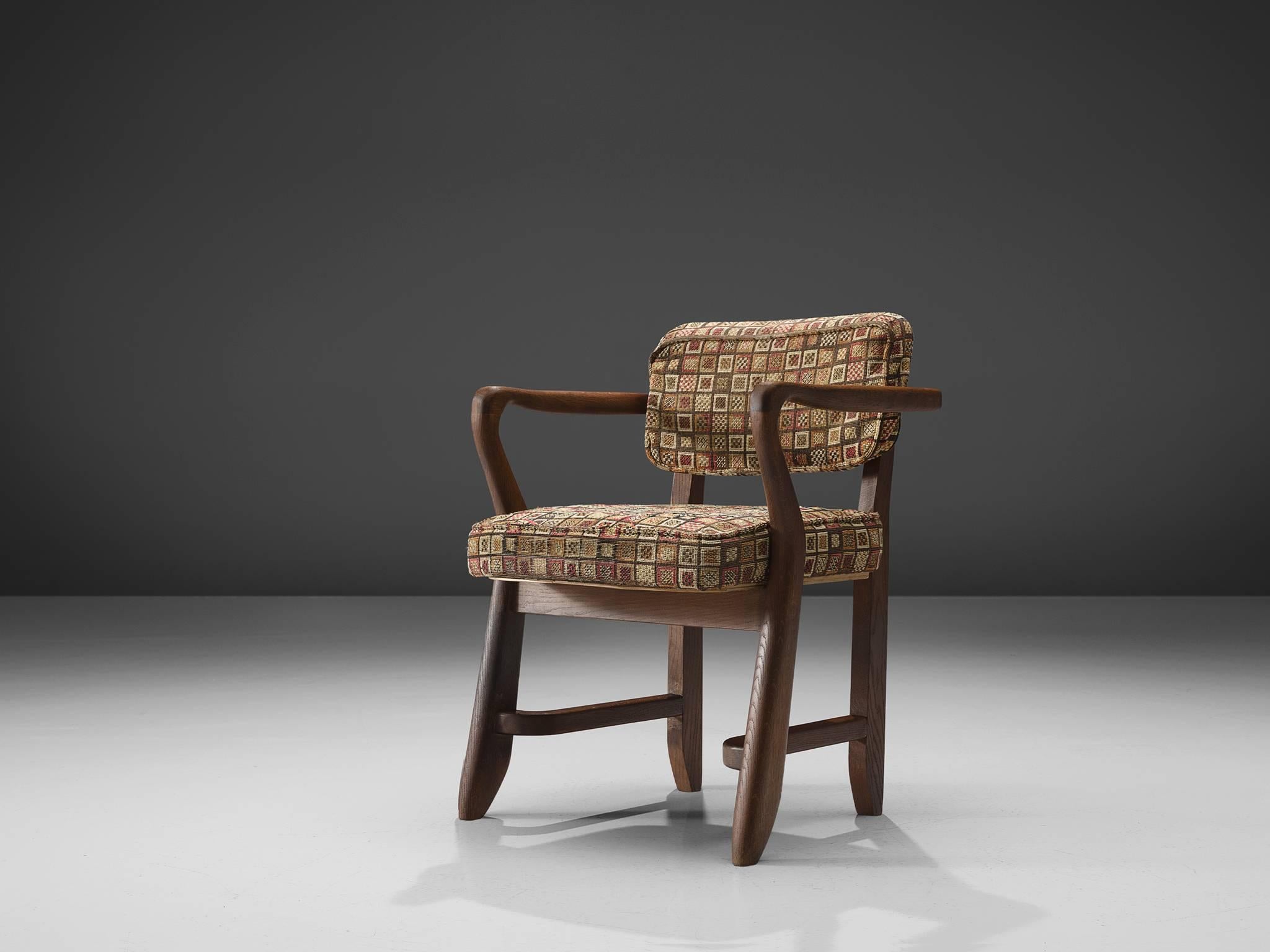 Guillerme & Chambron, 'Denis' armchairs, green fabric, oak, France, 1950s

This sculptural easy chair is designed by Guillerme & Chambron. The duo is known for their high quality solid oak furniture. The sculptural armchair has an interesting open