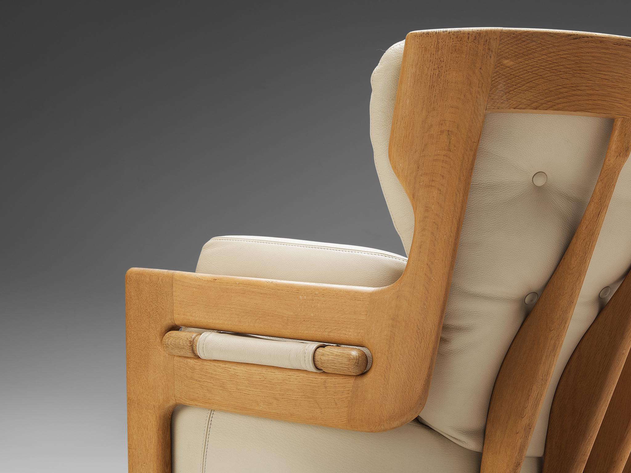 Mid-Century Modern Chaise longue Denis de Guillerme & Chambron en chêne massif et cuir  en vente