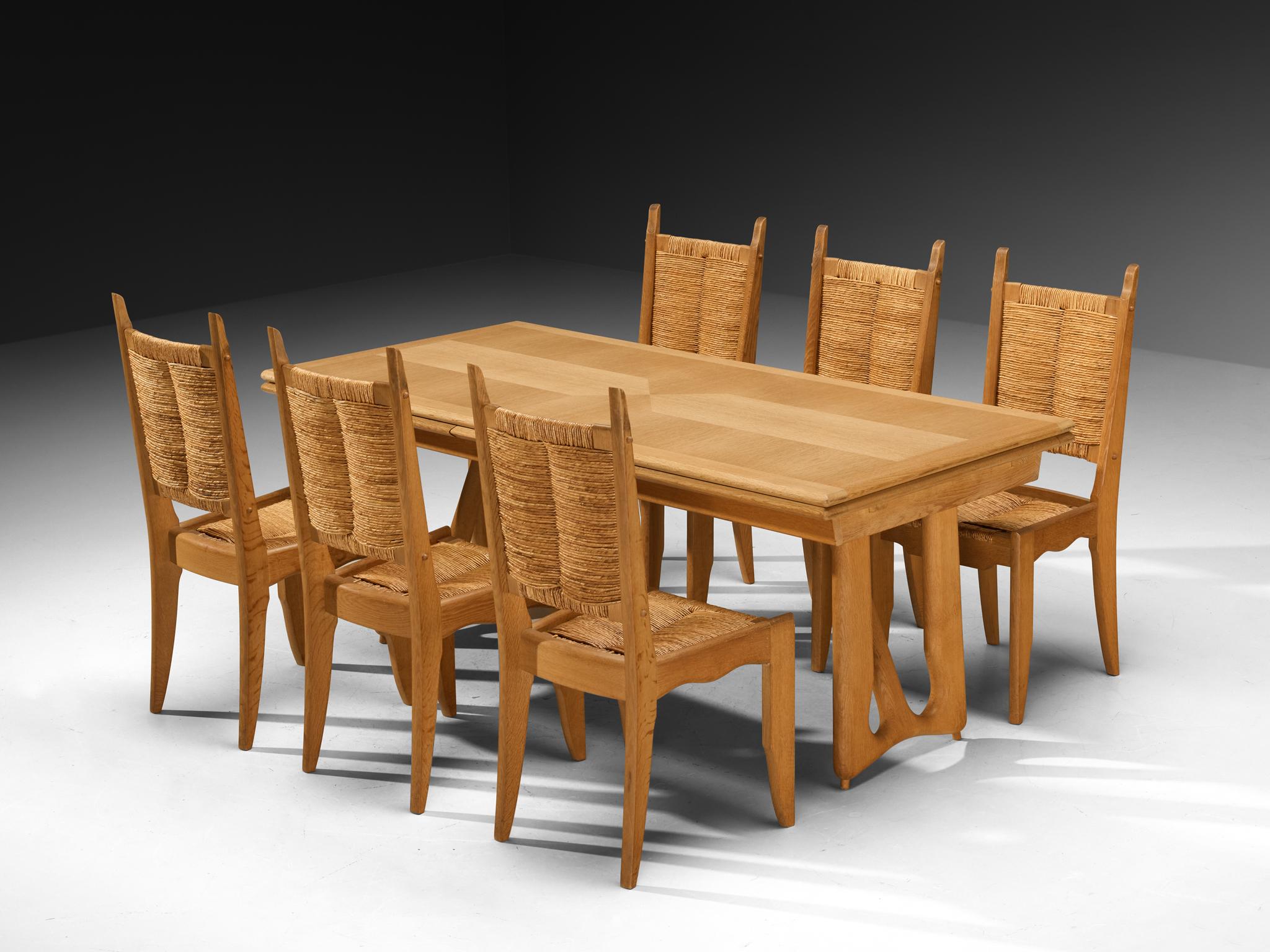 Guillerme & Chambron Dining Set with 'L'Italienne' Table and Chairs in Oak (Französisch) im Angebot