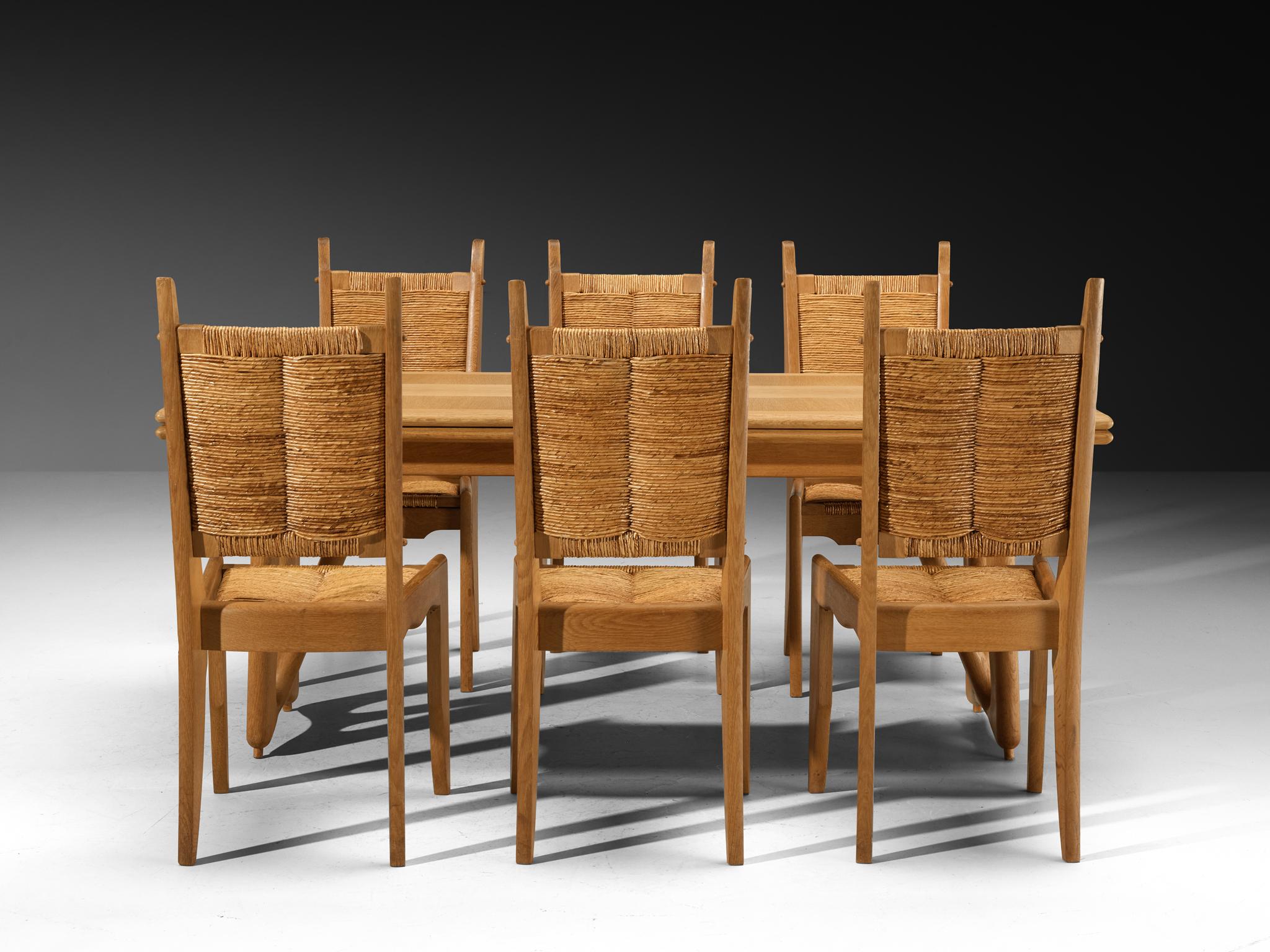 Guillerme & Chambron Dining Set with 'L'Italienne' Table and Chairs in Oak (Eichenholz) im Angebot
