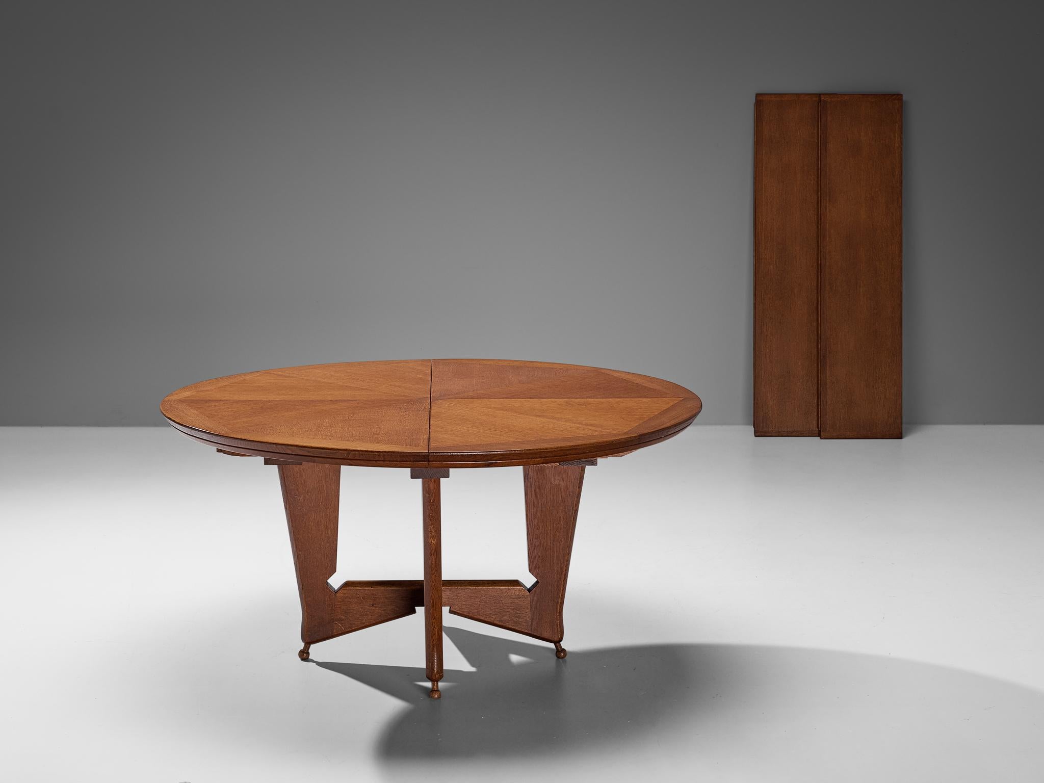 Mid-Century Modern Ensemble de salle à manger Guillerme & Chambron avec table « Victorine » et chaises « Thibault » en vente