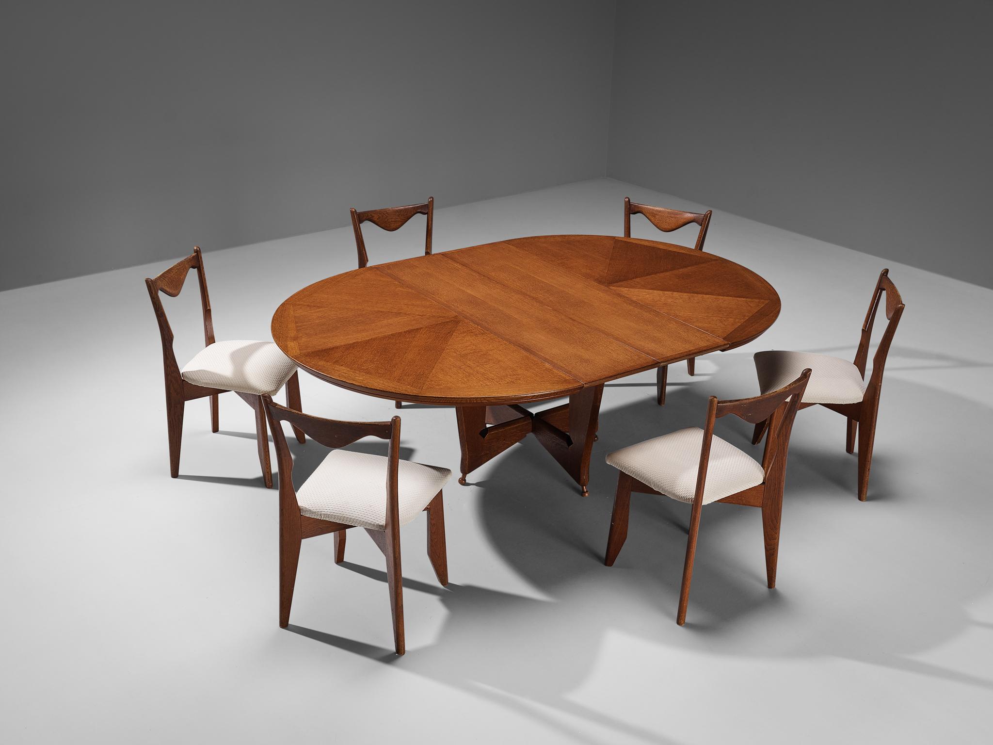 Ensemble de salle à manger Guillerme & Chambron avec table « Victorine » et chaises « Thibault » Bon état - En vente à Waalwijk, NL