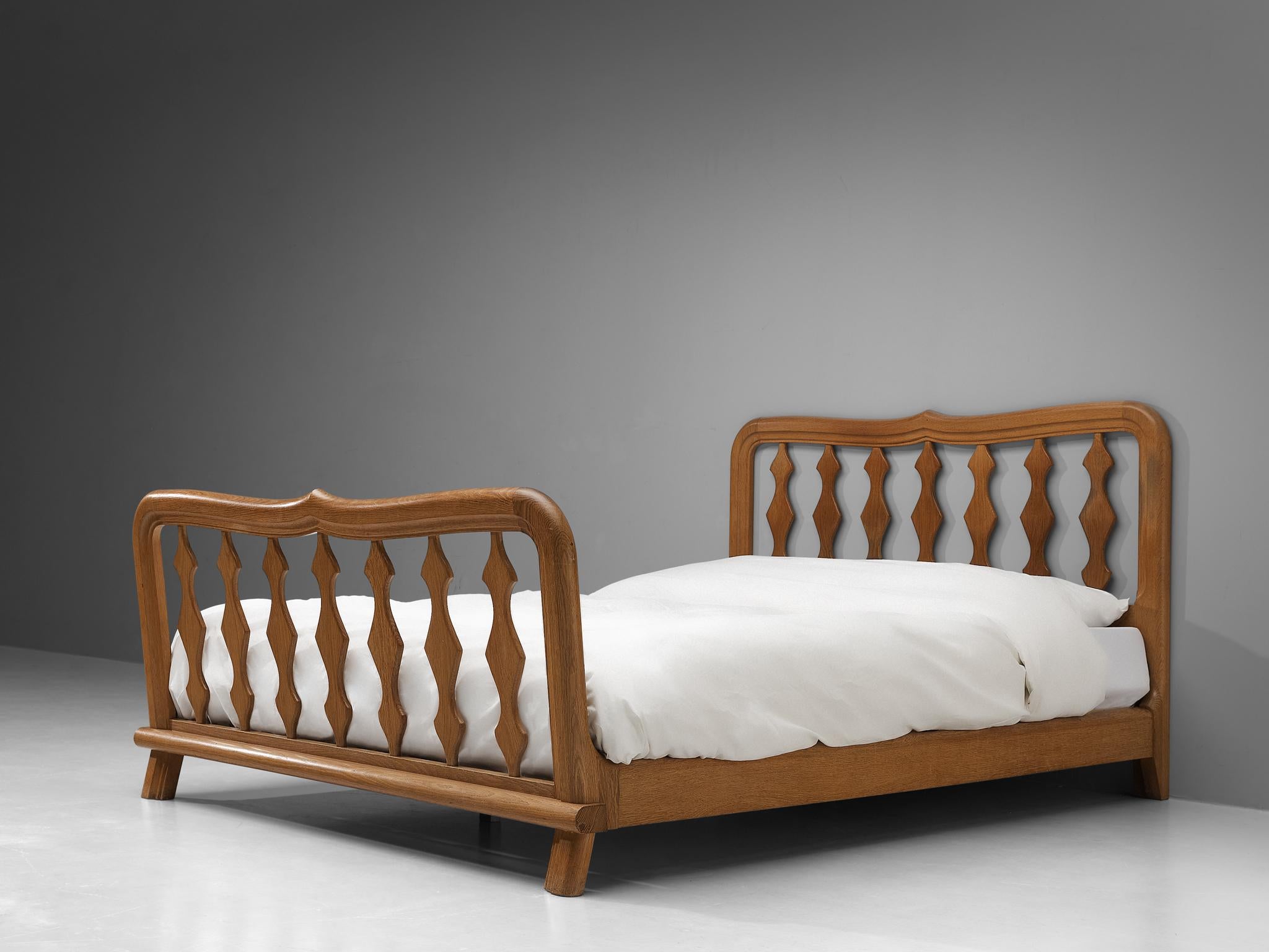 Guillerme & Chambron Double Bed in Solid Oak  In Good Condition In Waalwijk, NL