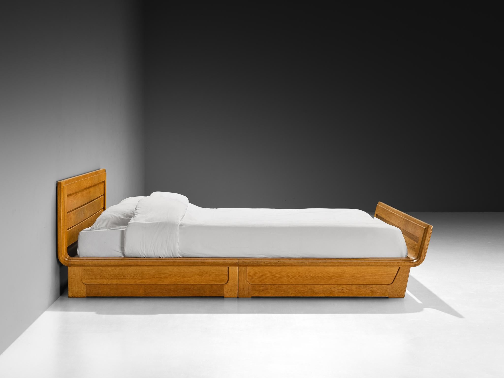 Guillerme & Chambron Double Bed in Solid Oak In Good Condition For Sale In Waalwijk, NL