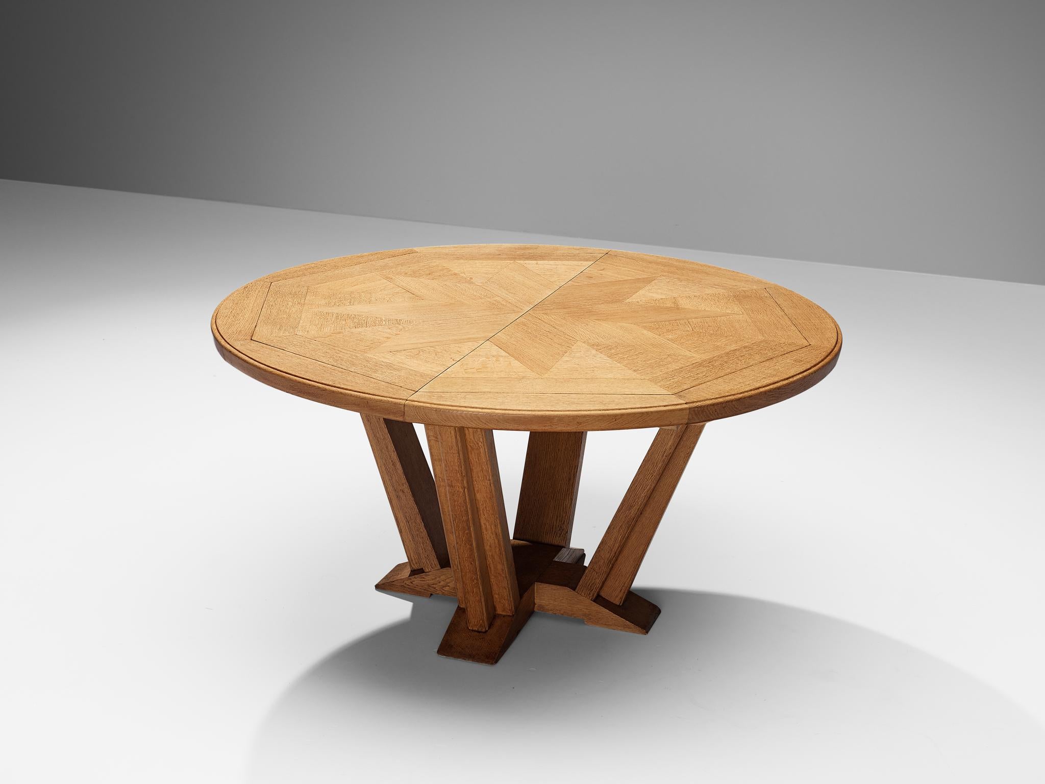 Guillerme et Chambron for Votre Maison, extendable dining table model 'Victorine' first edition, oak, France, 1948/50.

This wonderful table is the first edition 'Victorine' table as it is made around 1948/50. This particular design is different