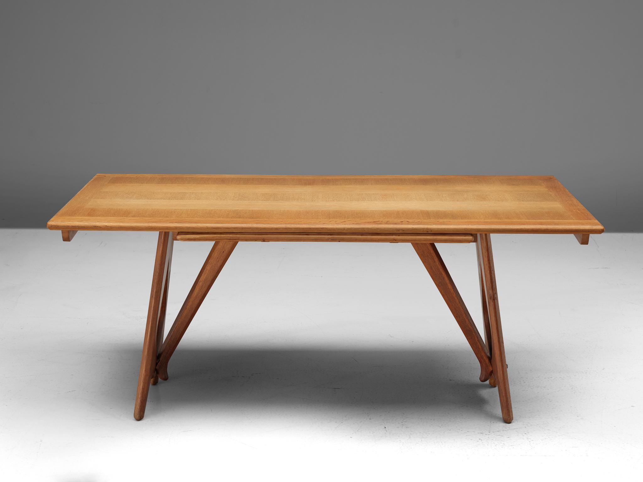 Guillerme & Chambron Extendable Dining Table in Oak 5