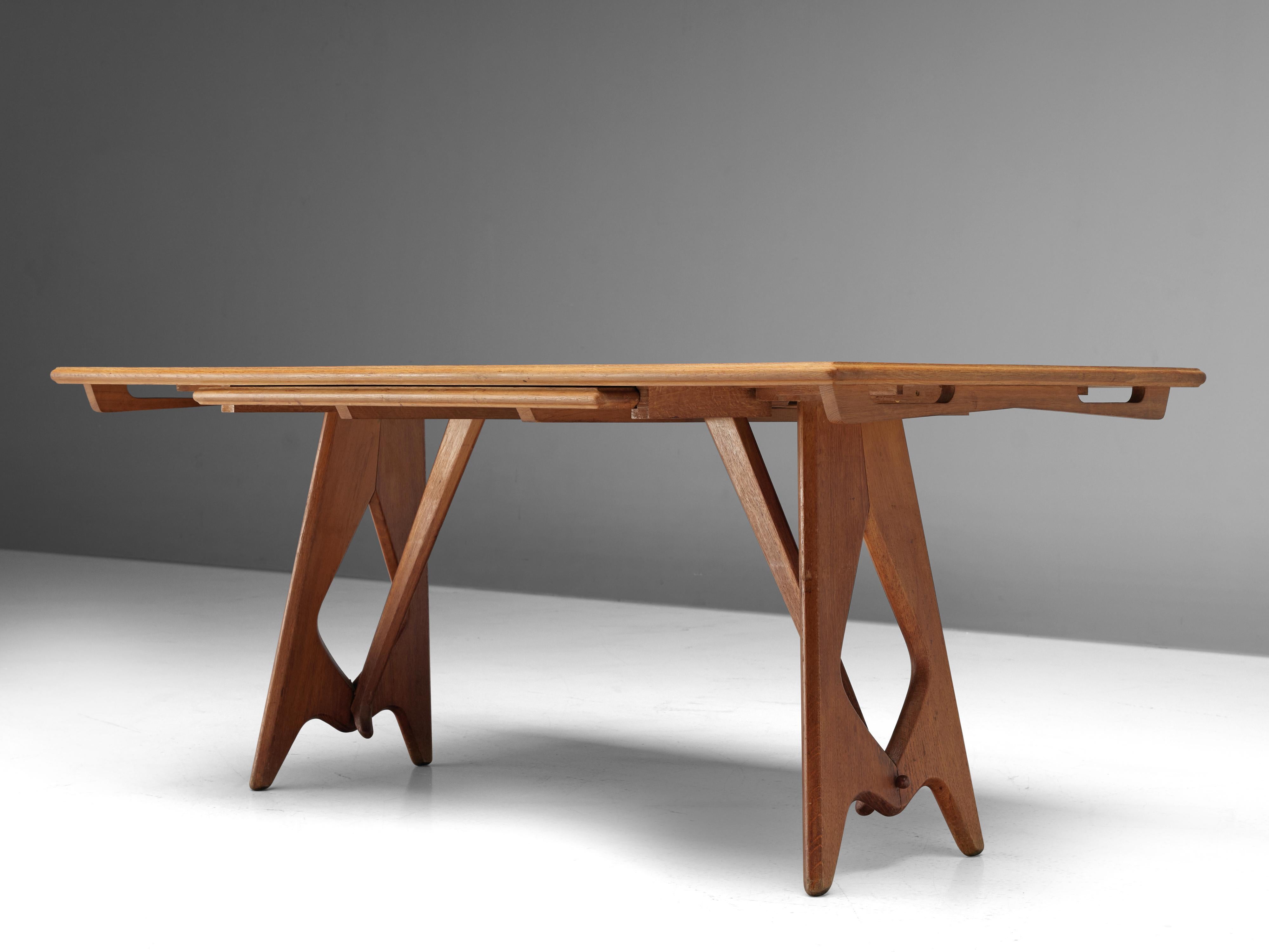 Guillerme & Chambron Extendable Dining Table in Oak 5