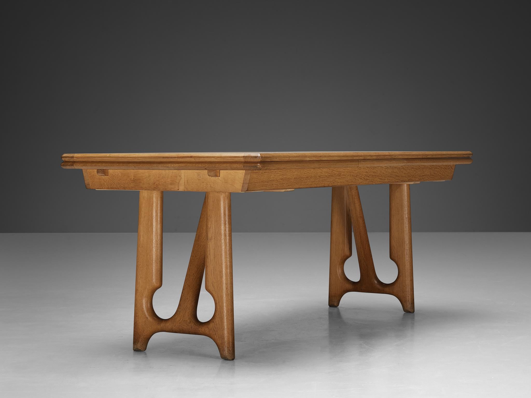 Guillerme & Chambron Extendable Dining Table in Oak  5