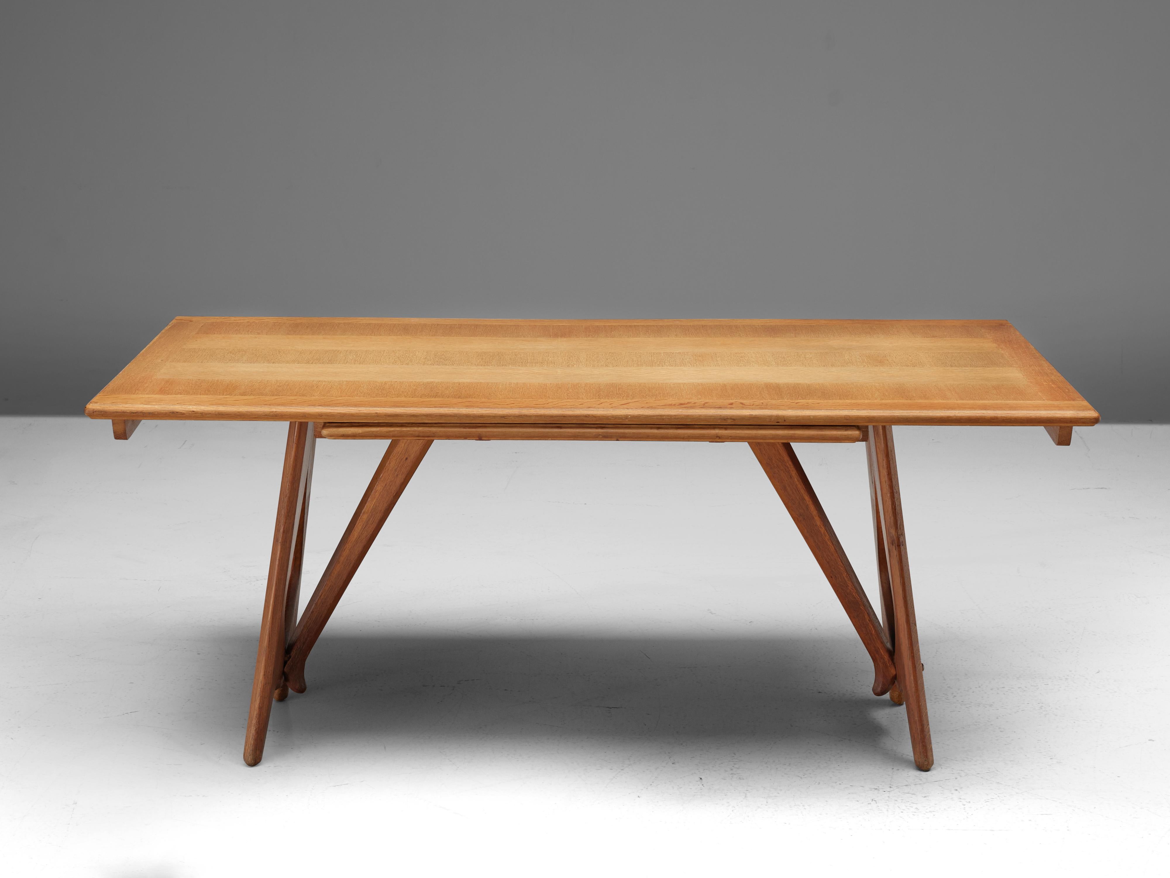 Guillerme & Chambron Extendable Dining Table in Oak 6