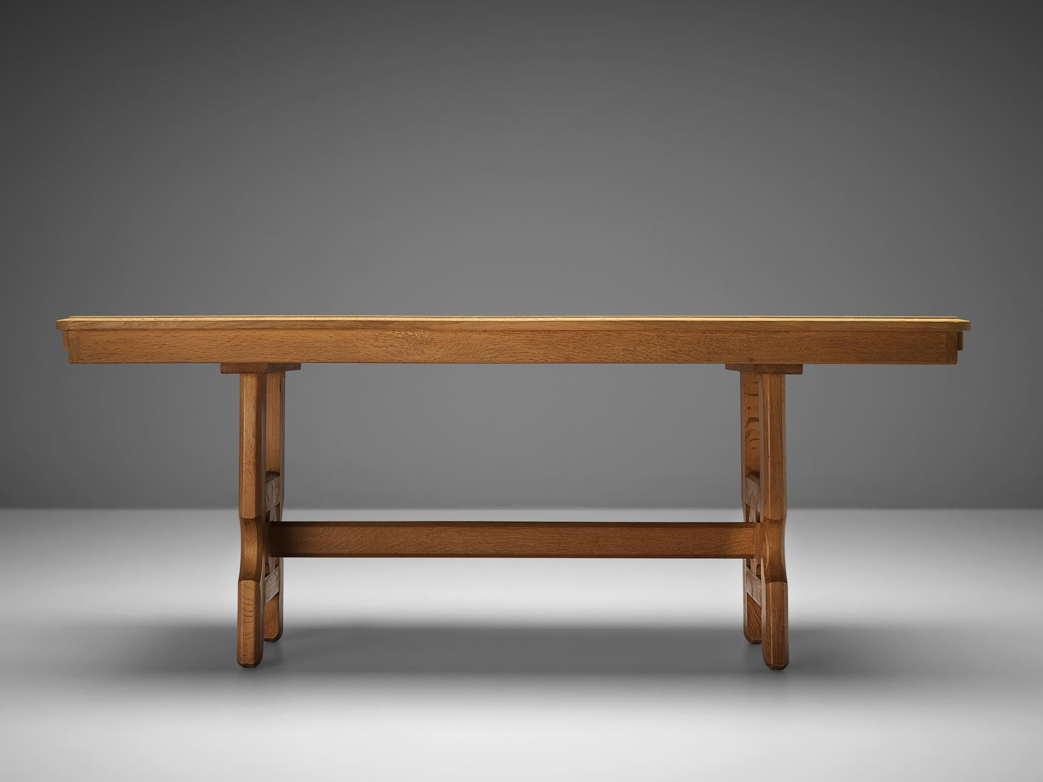 Guillerme & Chambron Extendable Dining Table in Oak 6