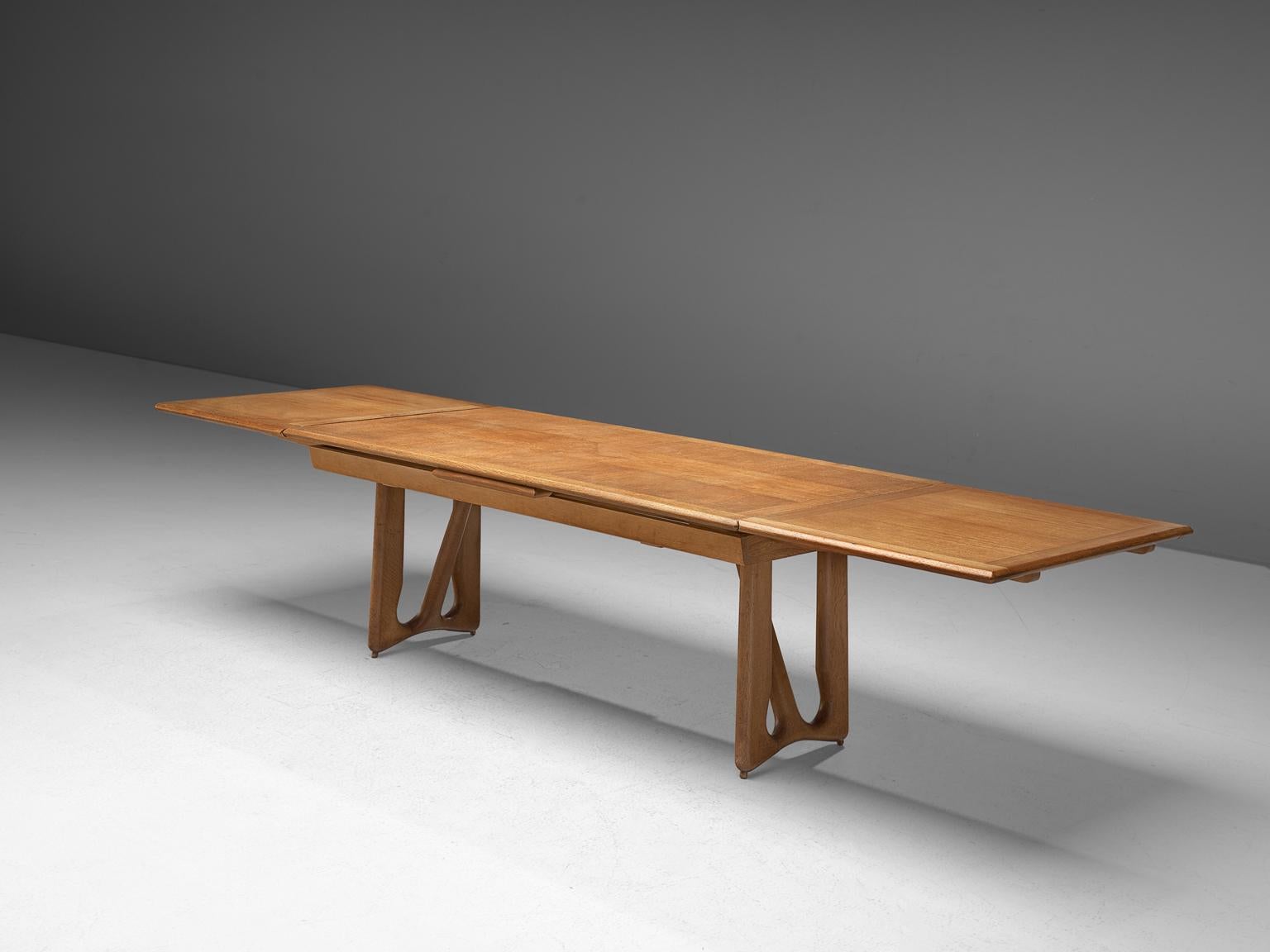 Guillerme et Chambron, dining table, oak, France, 1965.

Extendable dining table in solid oak by French designers Guillerme et Chambron. This elegant table shows interesting details. Most attractive is the inlayed top. These graphical patterns