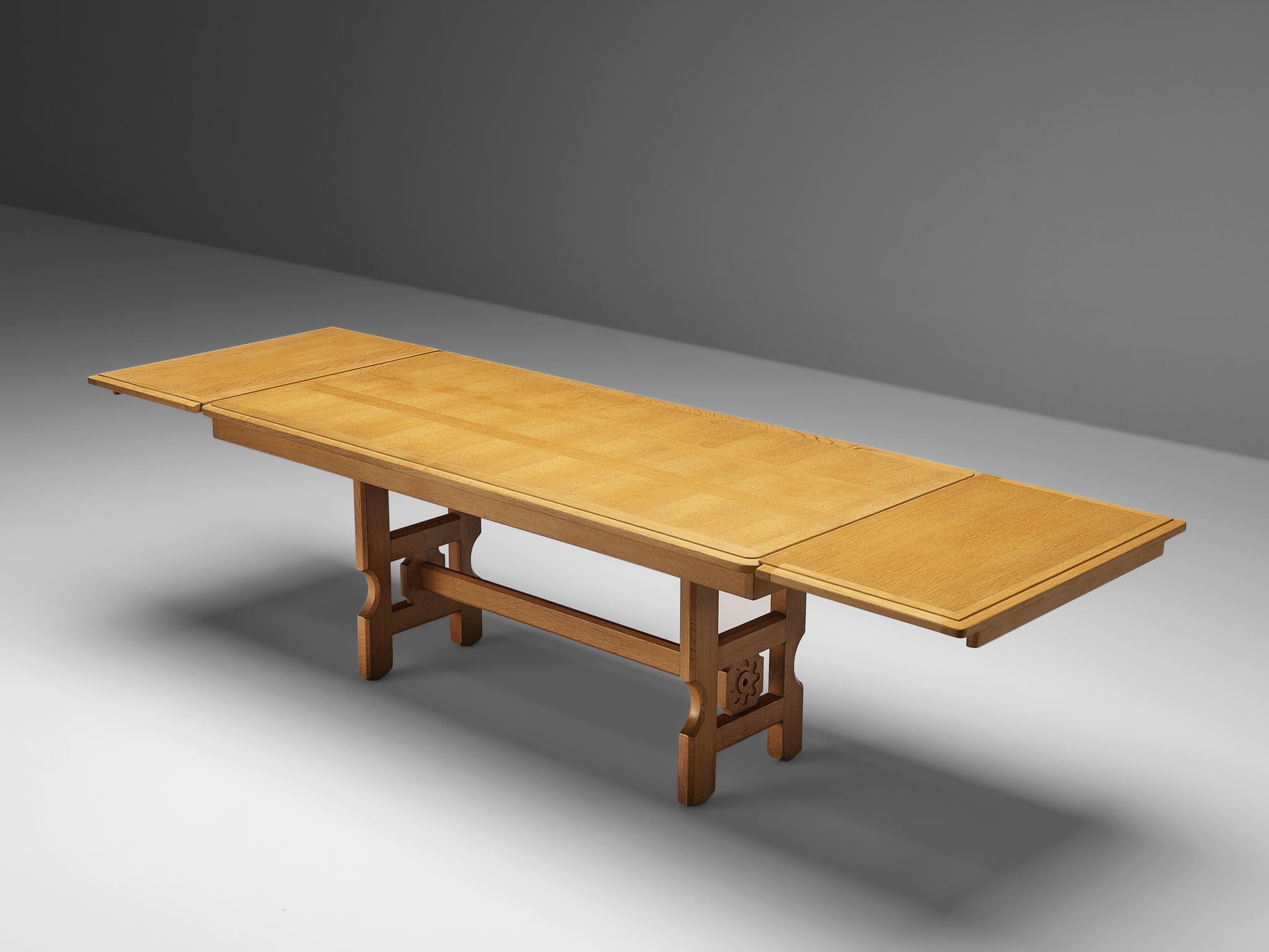 Guillerme et Chambron for Votre Maison, extendable dining table, oak, 1960s

Extendable dining table in solid oak by French designers Guillerme et Chambron. This elegant table shows interesting details. Most attractive is the inlayed top. These