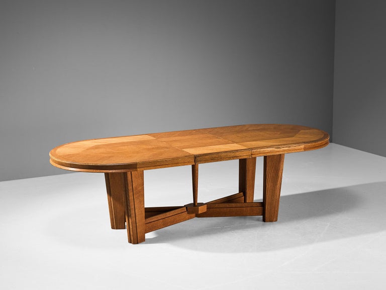 Guillerme et Chambron for Votre Maison, dining table, oak, France, 1965.

Extendable dining table in solid oak by French designers Guillerme and Chambron. This elegant table shows interesting details. Most attractive is the inlayed top. These