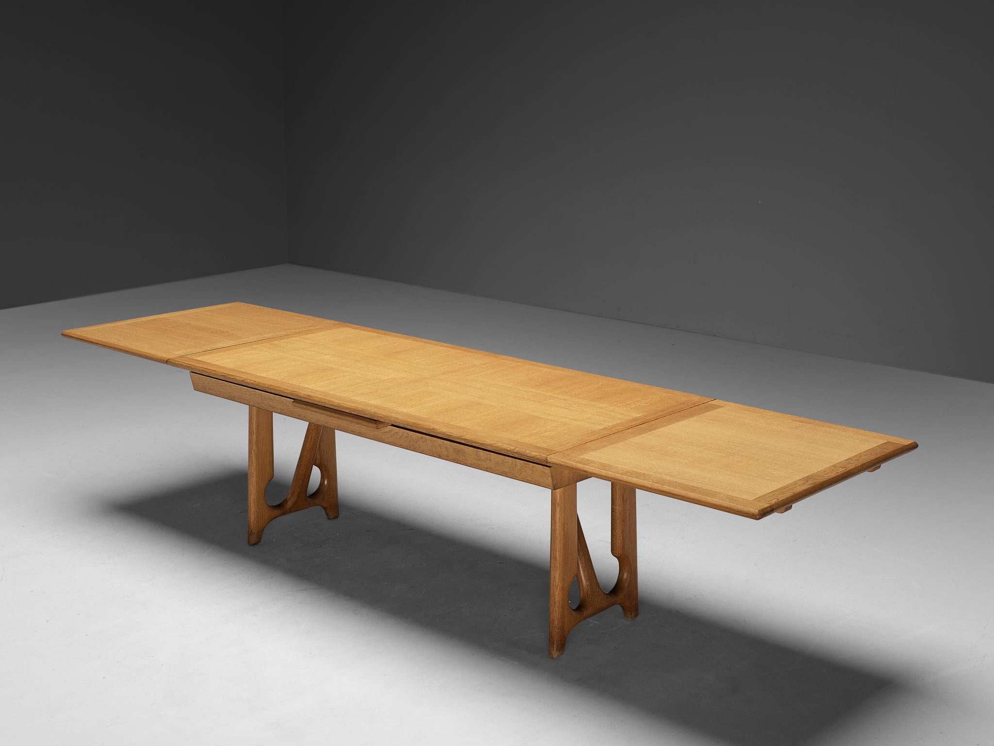 Guillerme et Chambron for Votre Maison, dining table, oak, France, 1965.

Extendable dining table in solid oak by French designers Guillerme and Chambron. This elegant table shows interesting details. Most attractive is the inlayed top. These