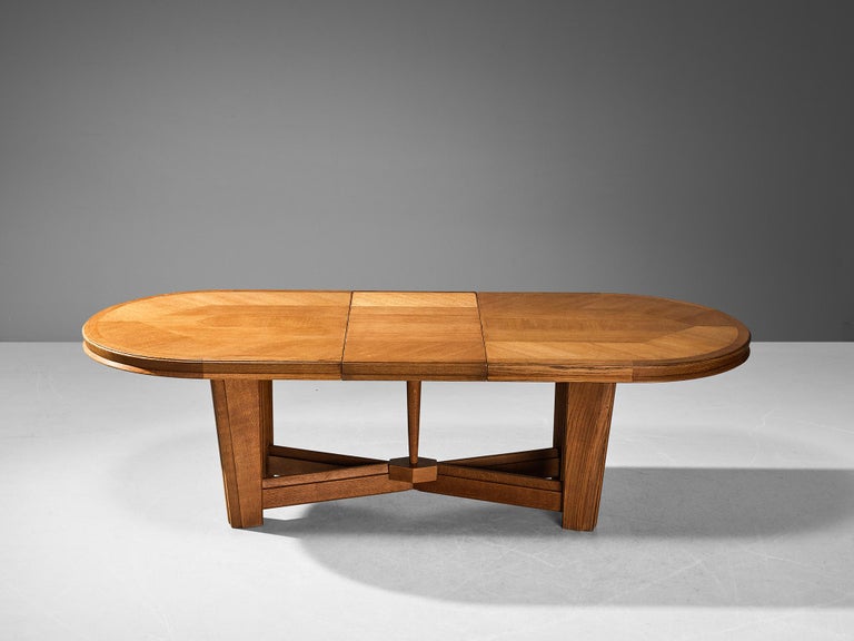 Guillerme & Chambron Extendable Dining Table in Oak In Good Condition In Waalwijk, NL