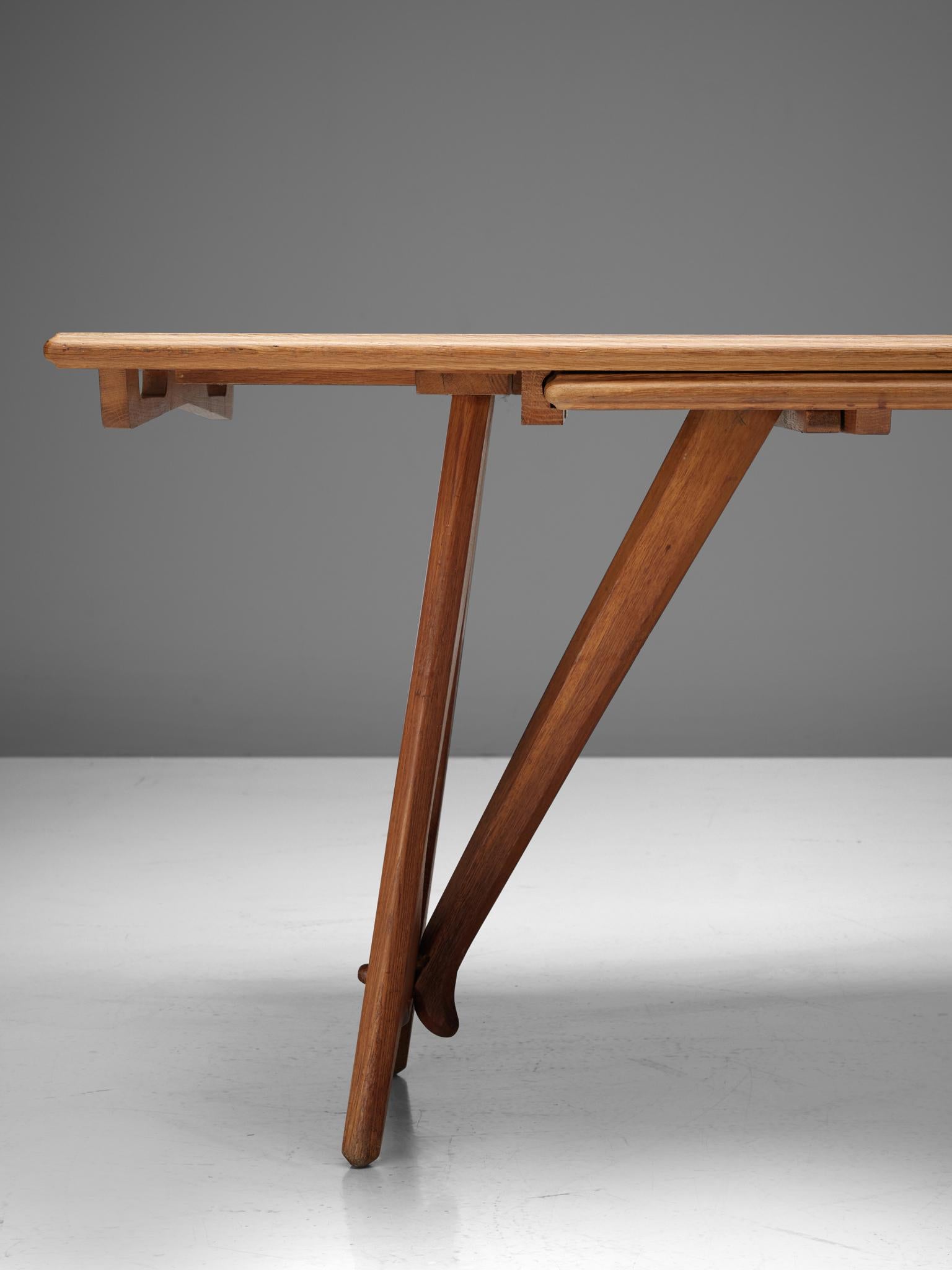 Guillerme & Chambron Extendable Dining Table in Oak 2