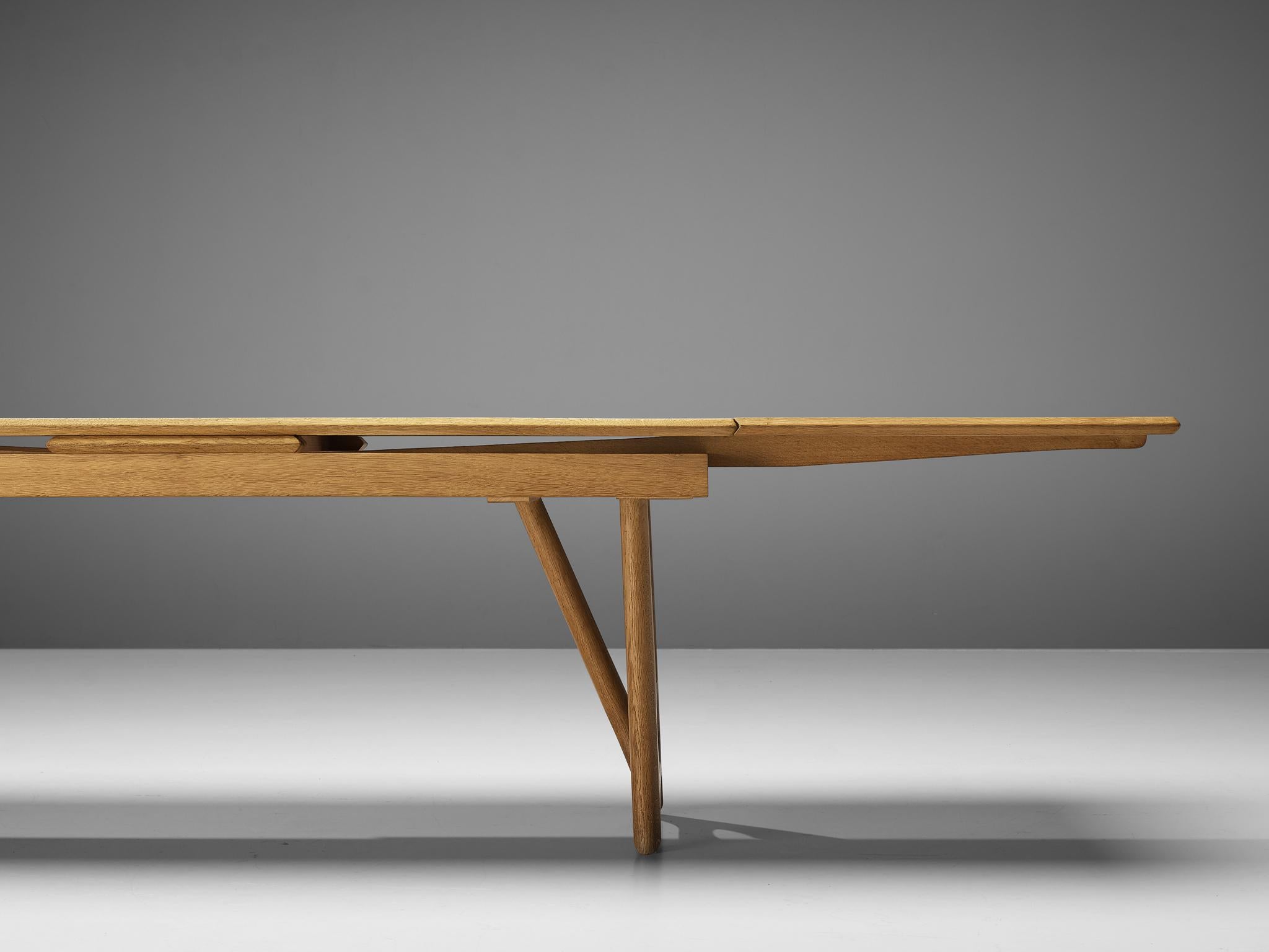 Guillerme & Chambron Extendable Dining Table in Oak 2