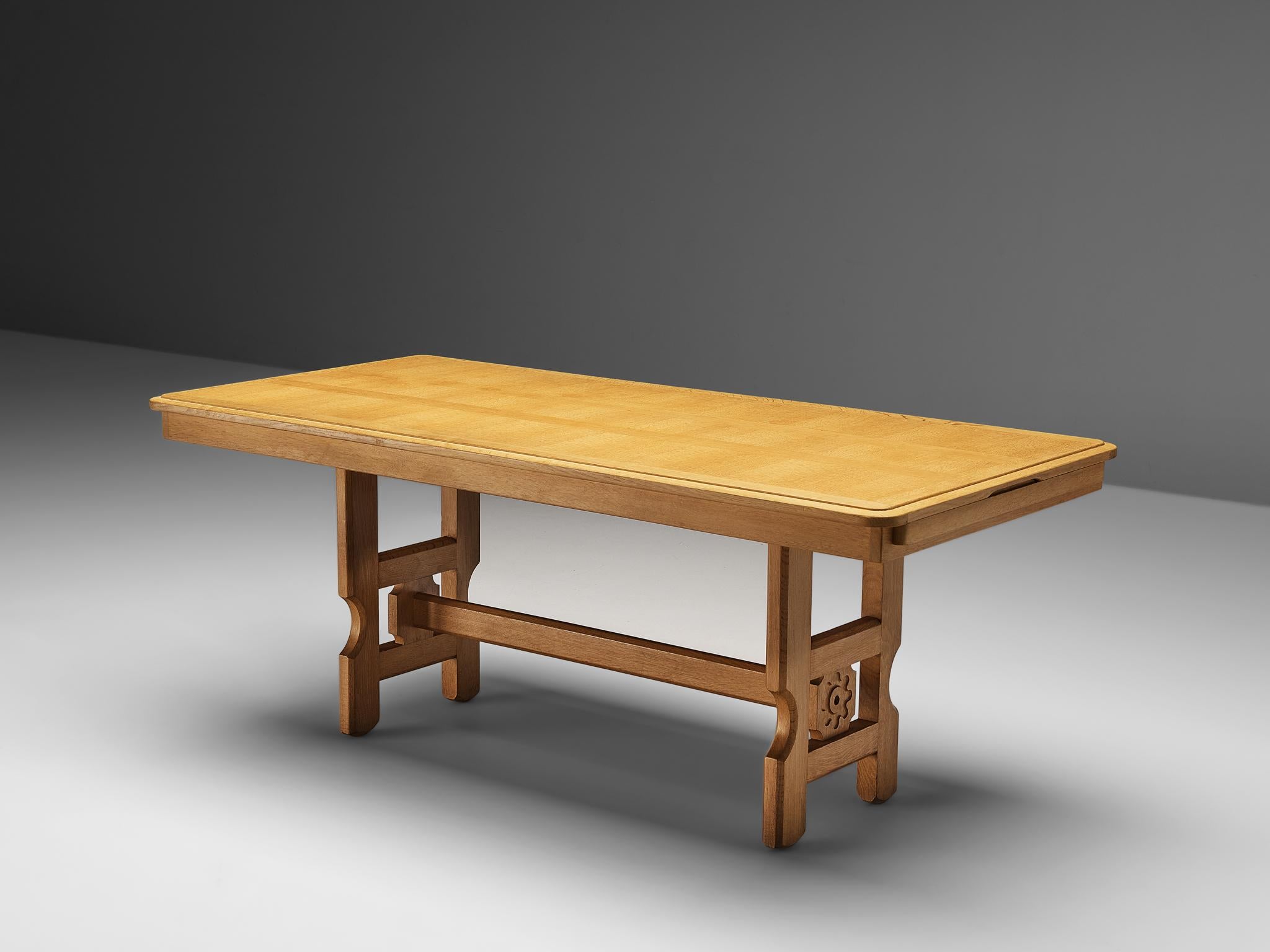 Guillerme & Chambron Extendable Dining Table in Oak For Sale 3