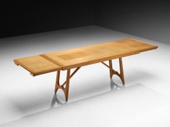 Table de salle à manger à rallonge Guillerme & Chambron en chêne massif