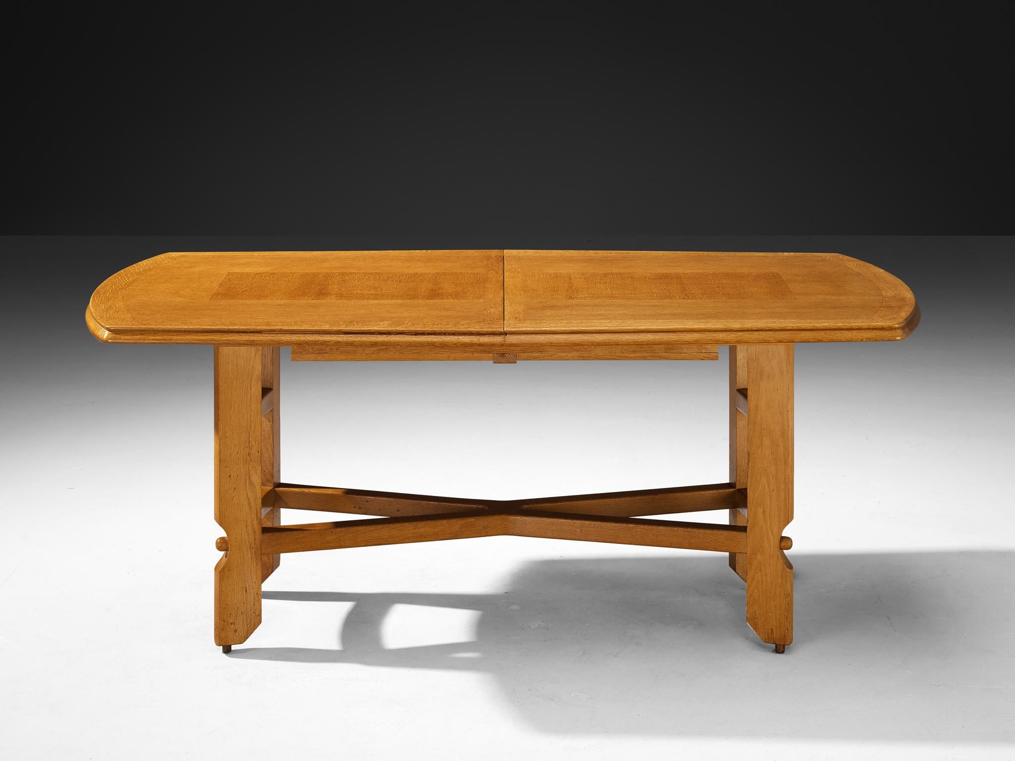 Guillerme & Chambron Extendable Dining Table in Solid Oak In Good Condition For Sale In Waalwijk, NL