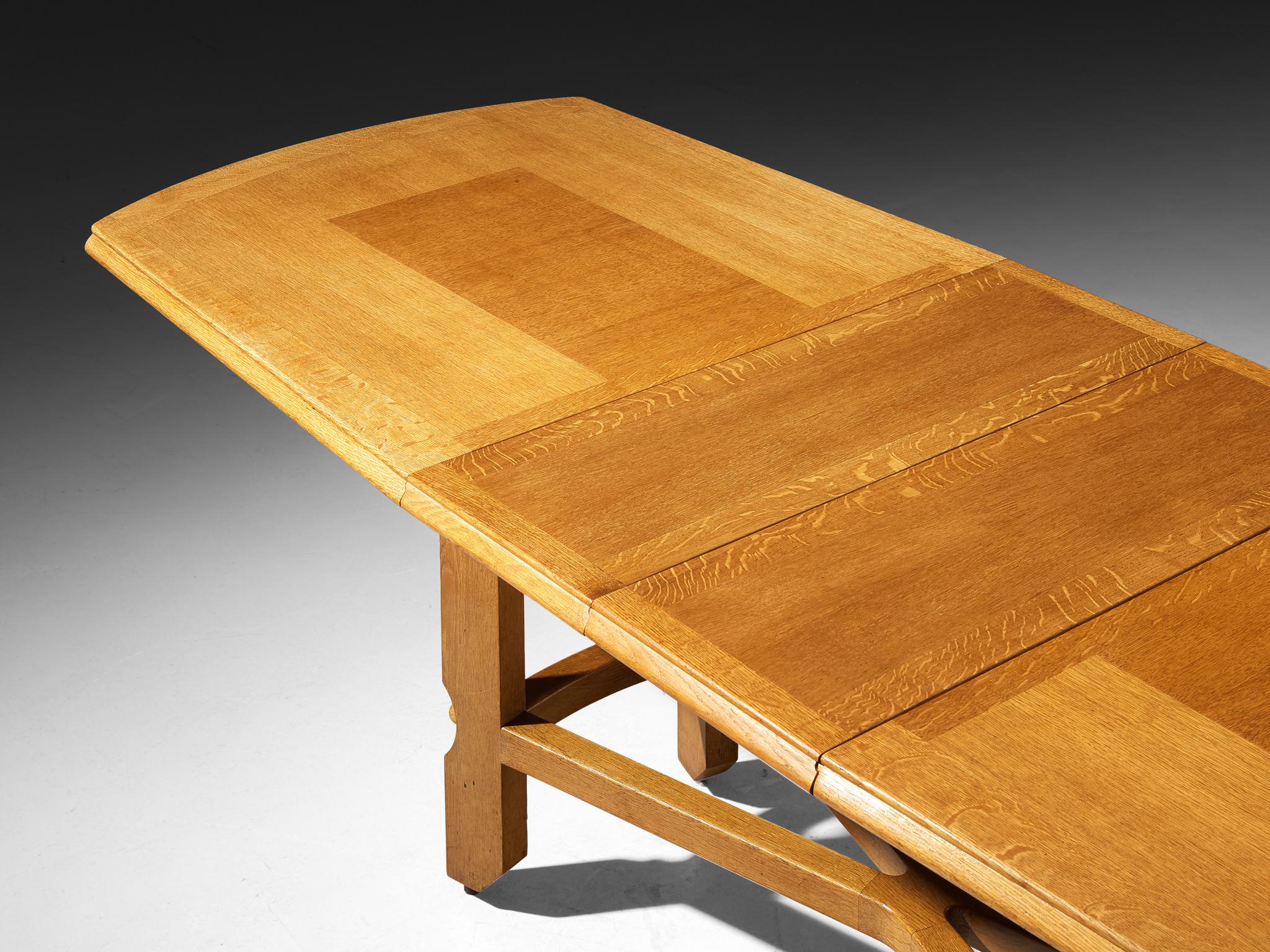 Guillerme & Chambron Extendable Dining Table in Solid Oak For Sale 2