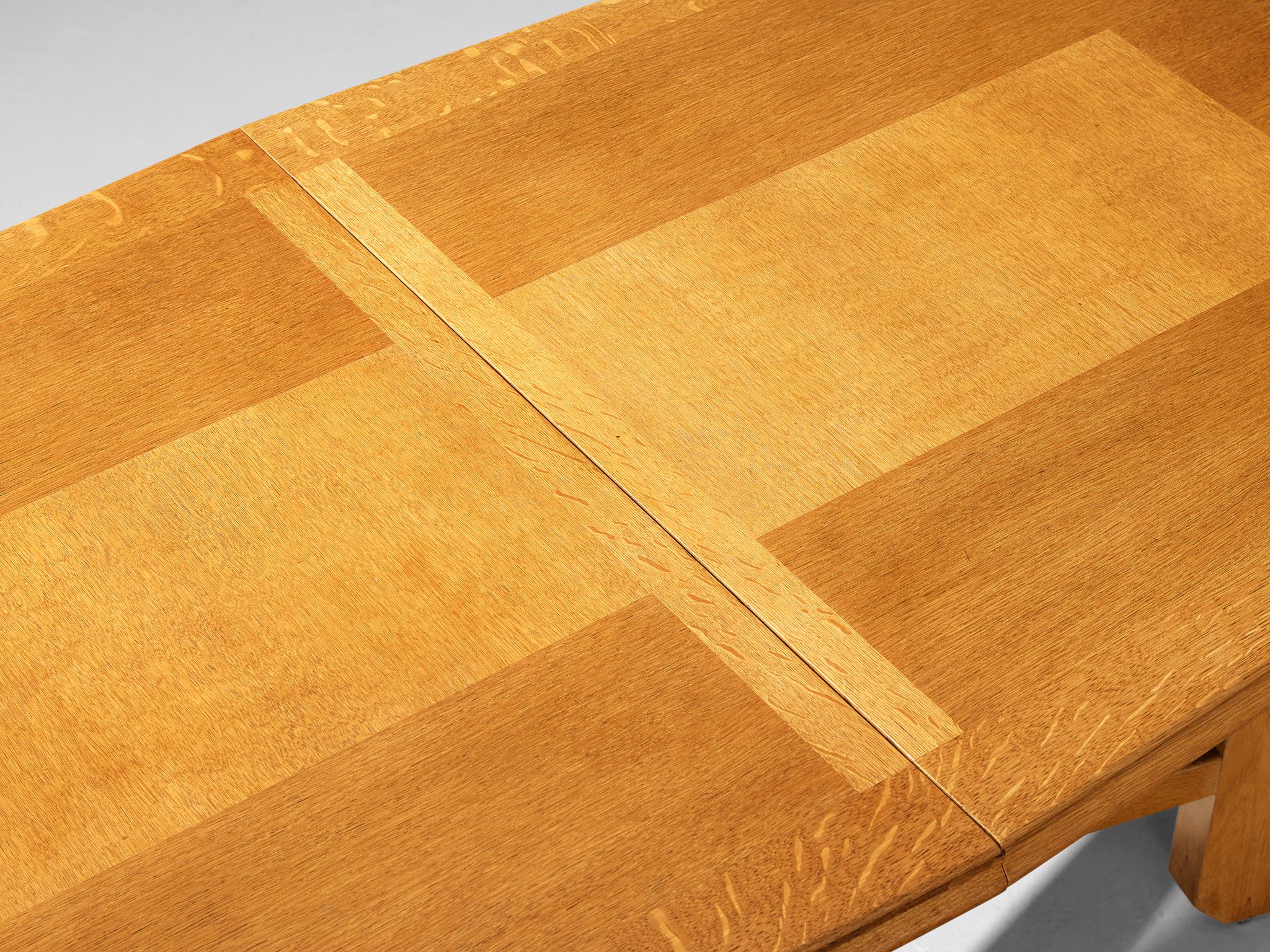 Guillerme & Chambron Extendable Dining Table in Solid Oak For Sale 3