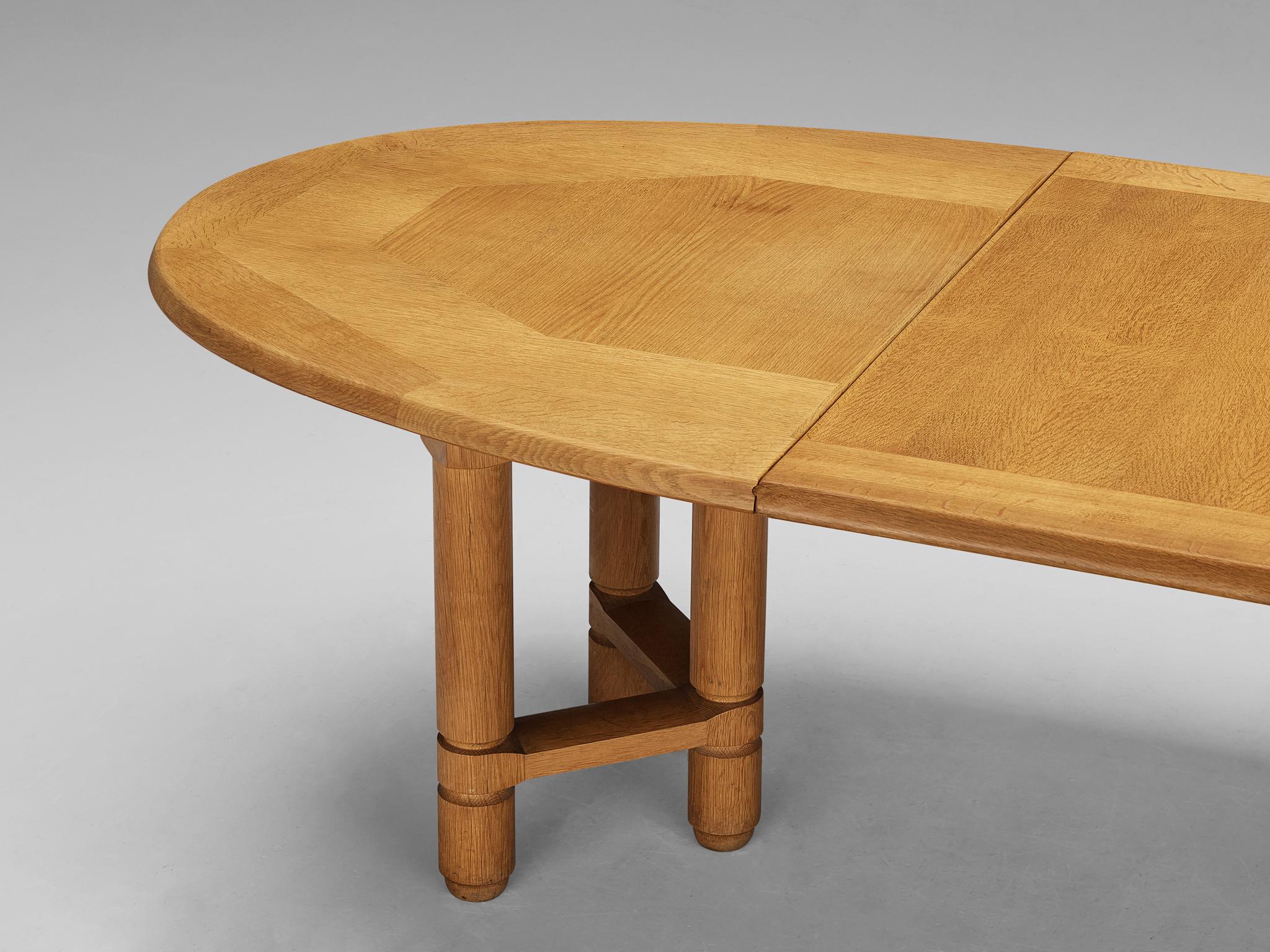 Guillerme & Chambron Extendable 'Elmyre' Dining Table in Solid Oak 4