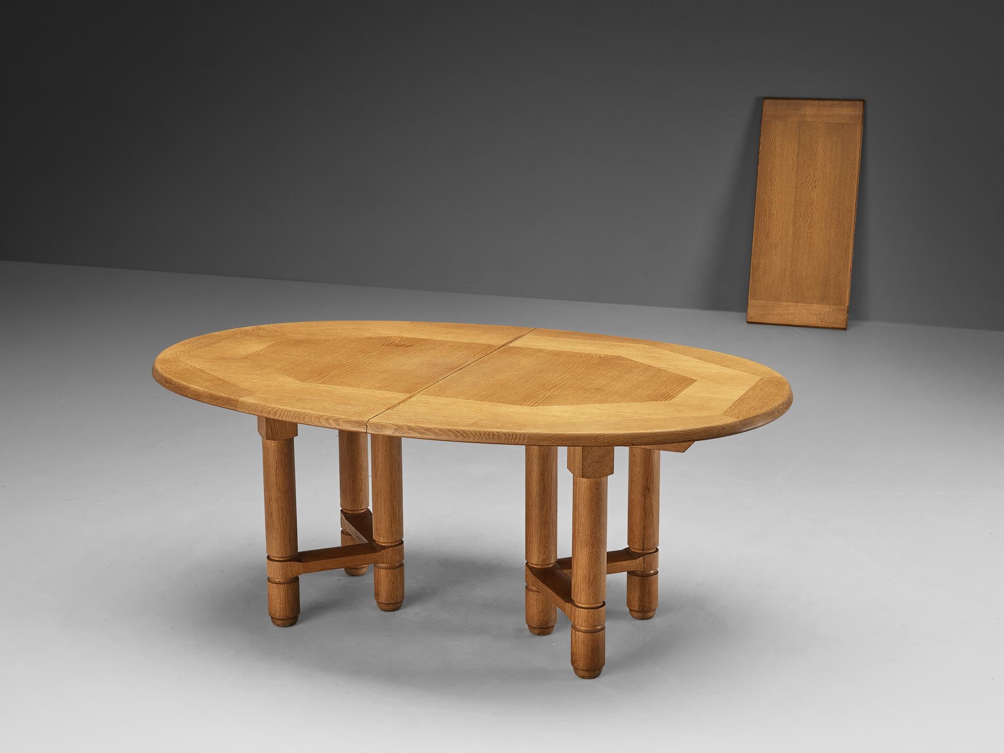 Guillerme & Chambron Extendable 'Elmyre' Dining Table in Solid Oak 5