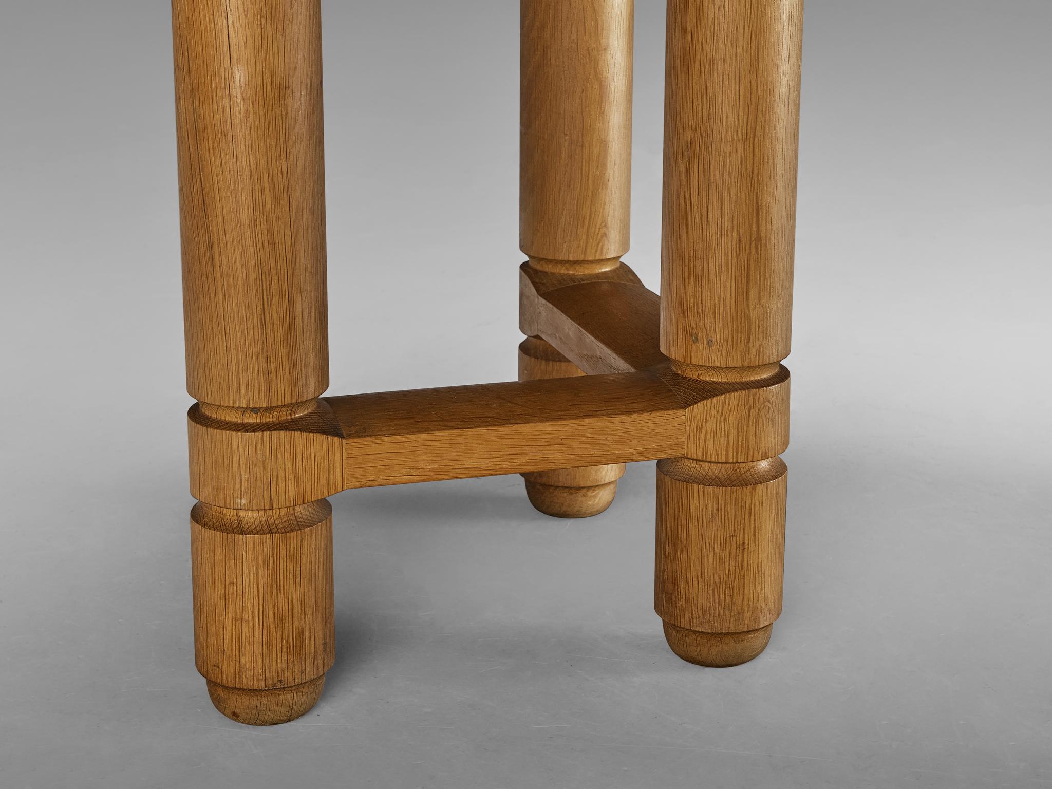 Guillerme & Chambron Extendable 'Elmyre' Dining Table in Solid Oak In Good Condition In Waalwijk, NL